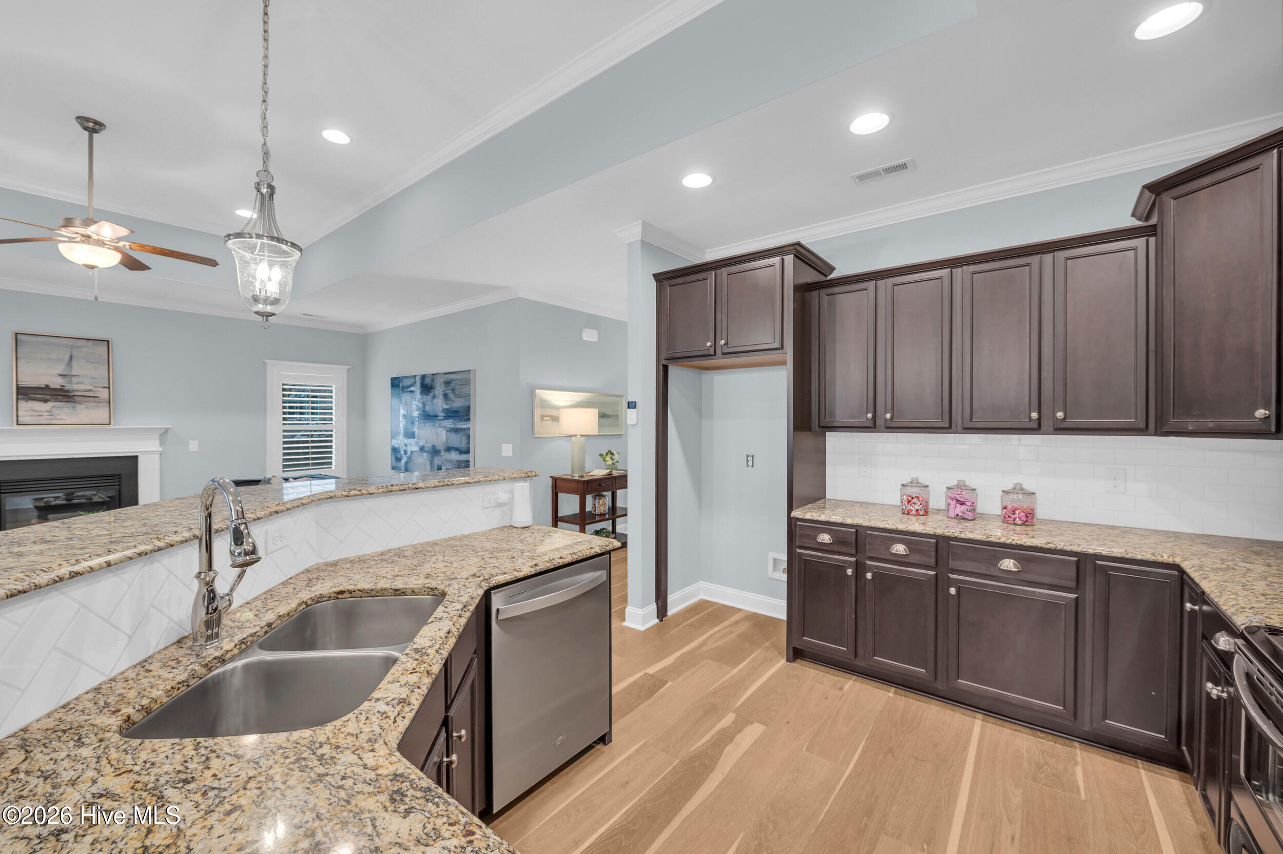 100551592 | Photo 15