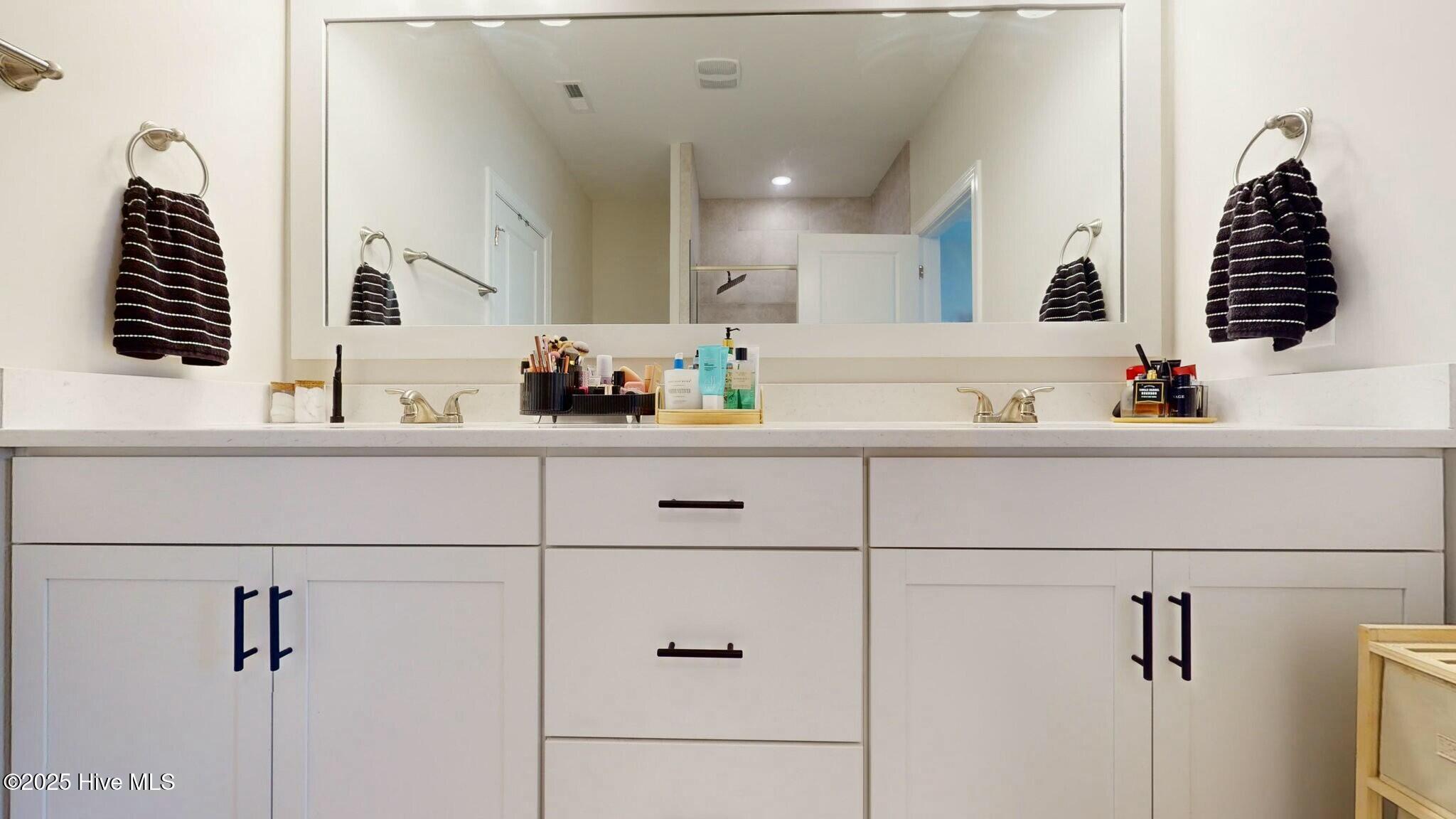 100558663 | Photo 26