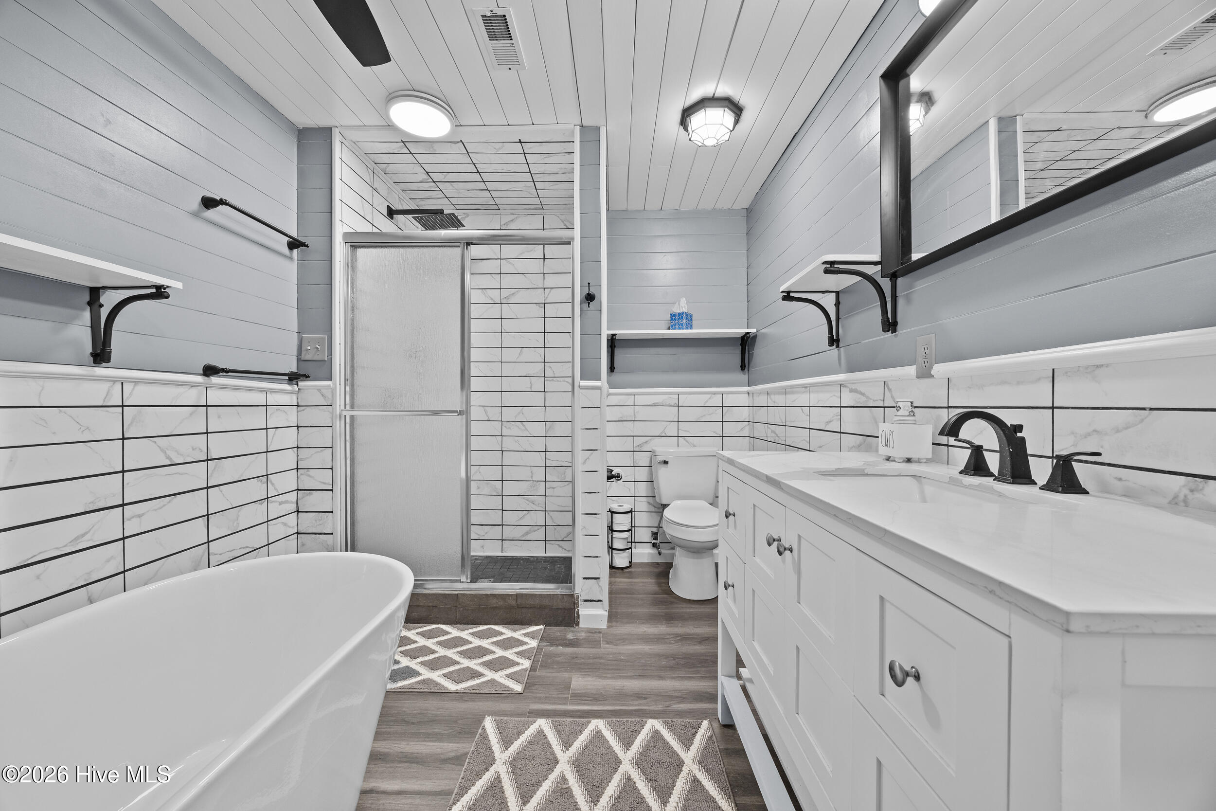 100566189 | Photo 15