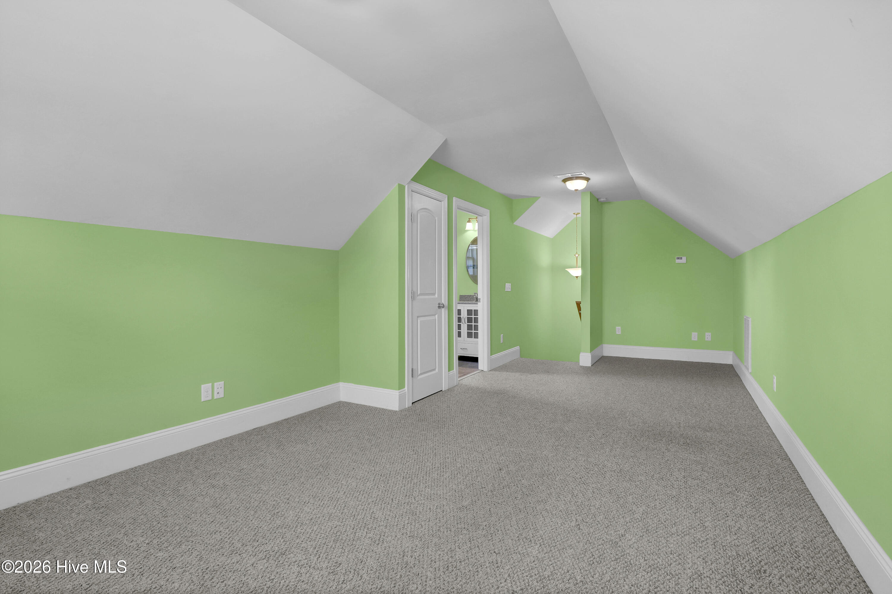 100549522 | Photo 38