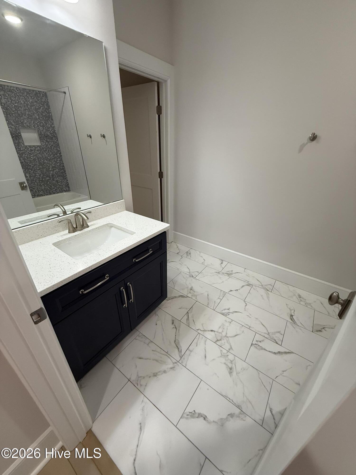 100561434 | Photo 26