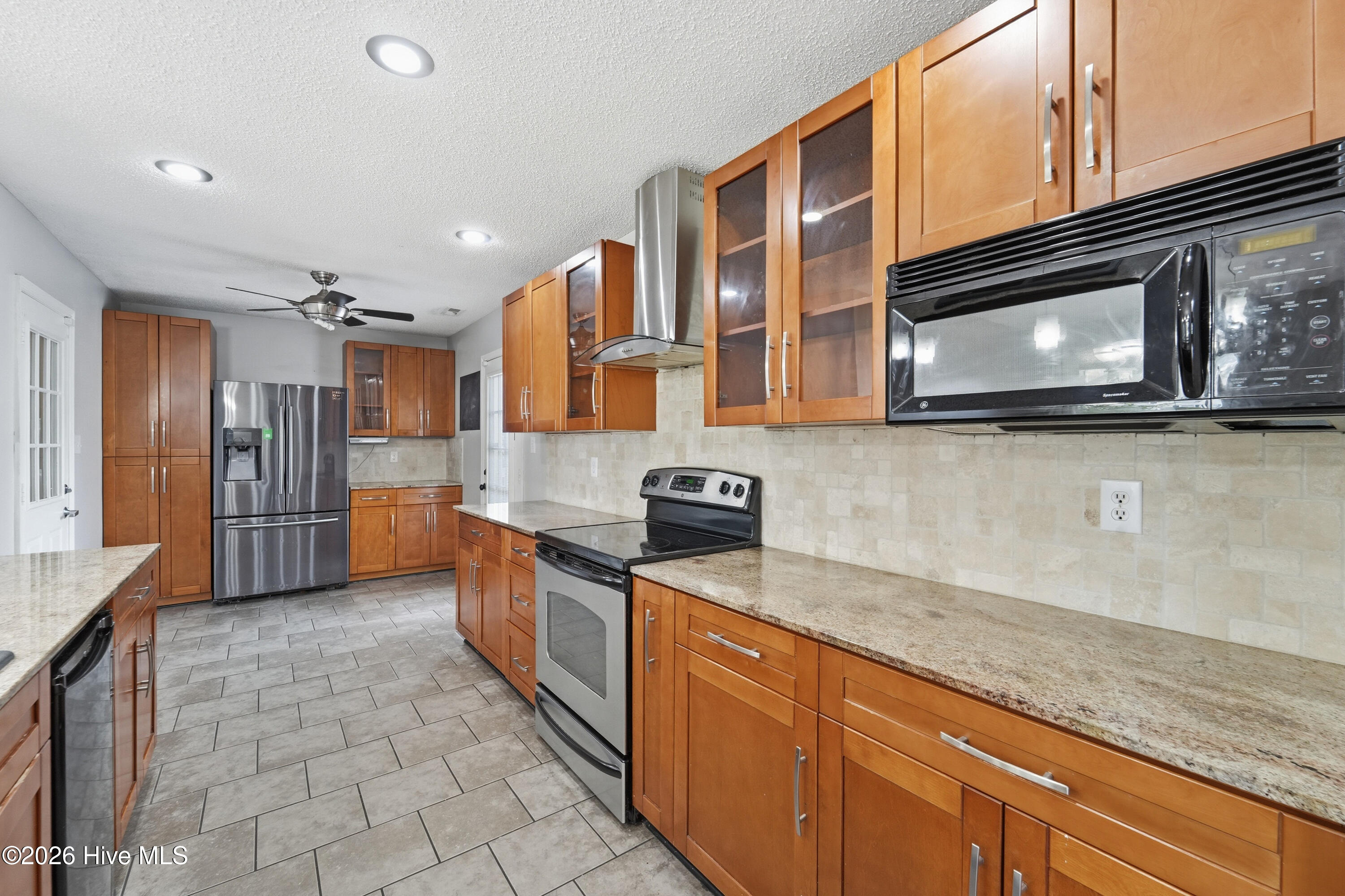 100559067 | Photo 28