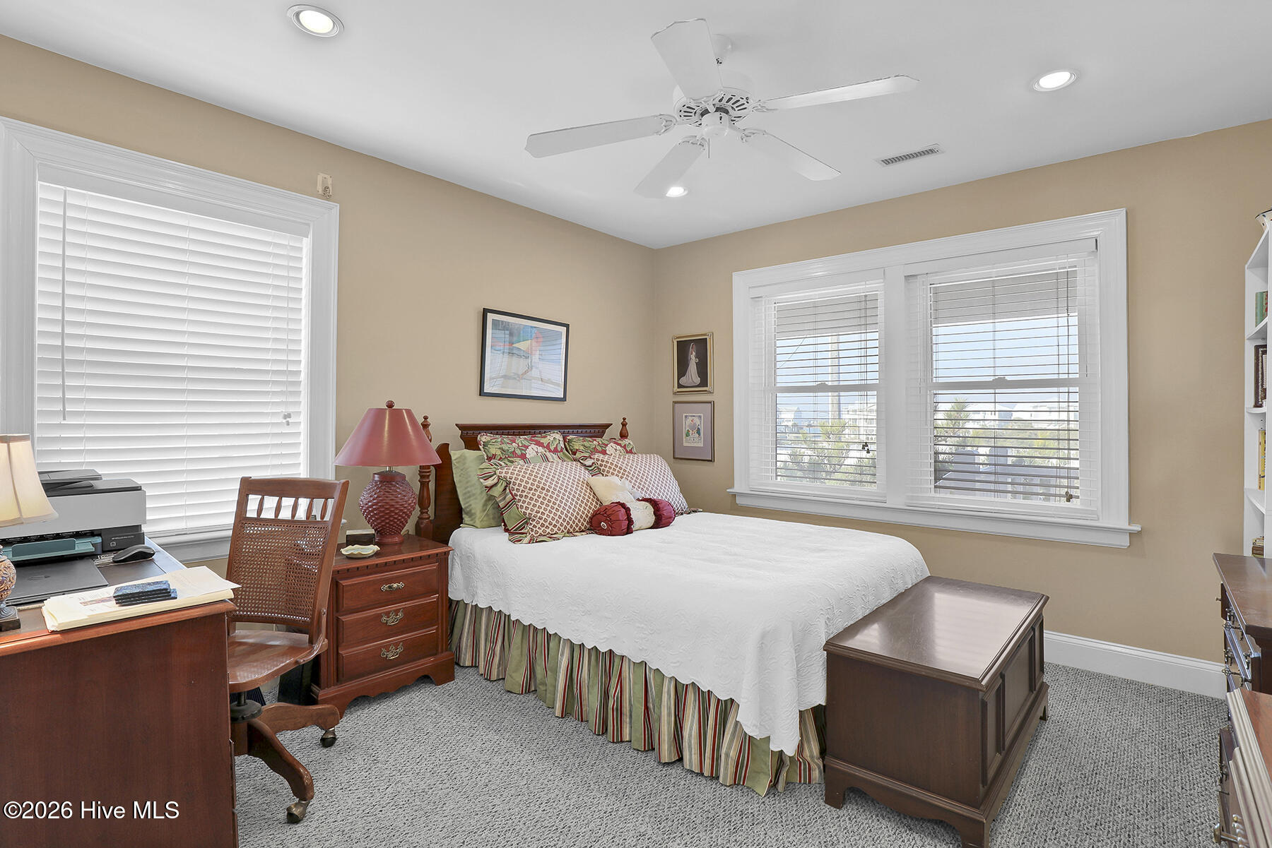 100548682 | Photo 26