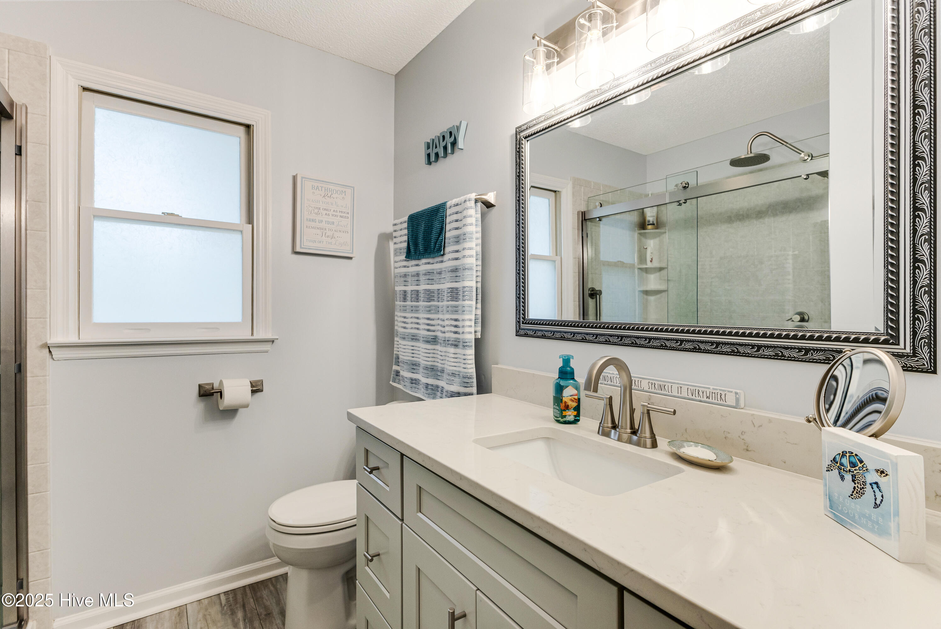 100508279 | Photo 25