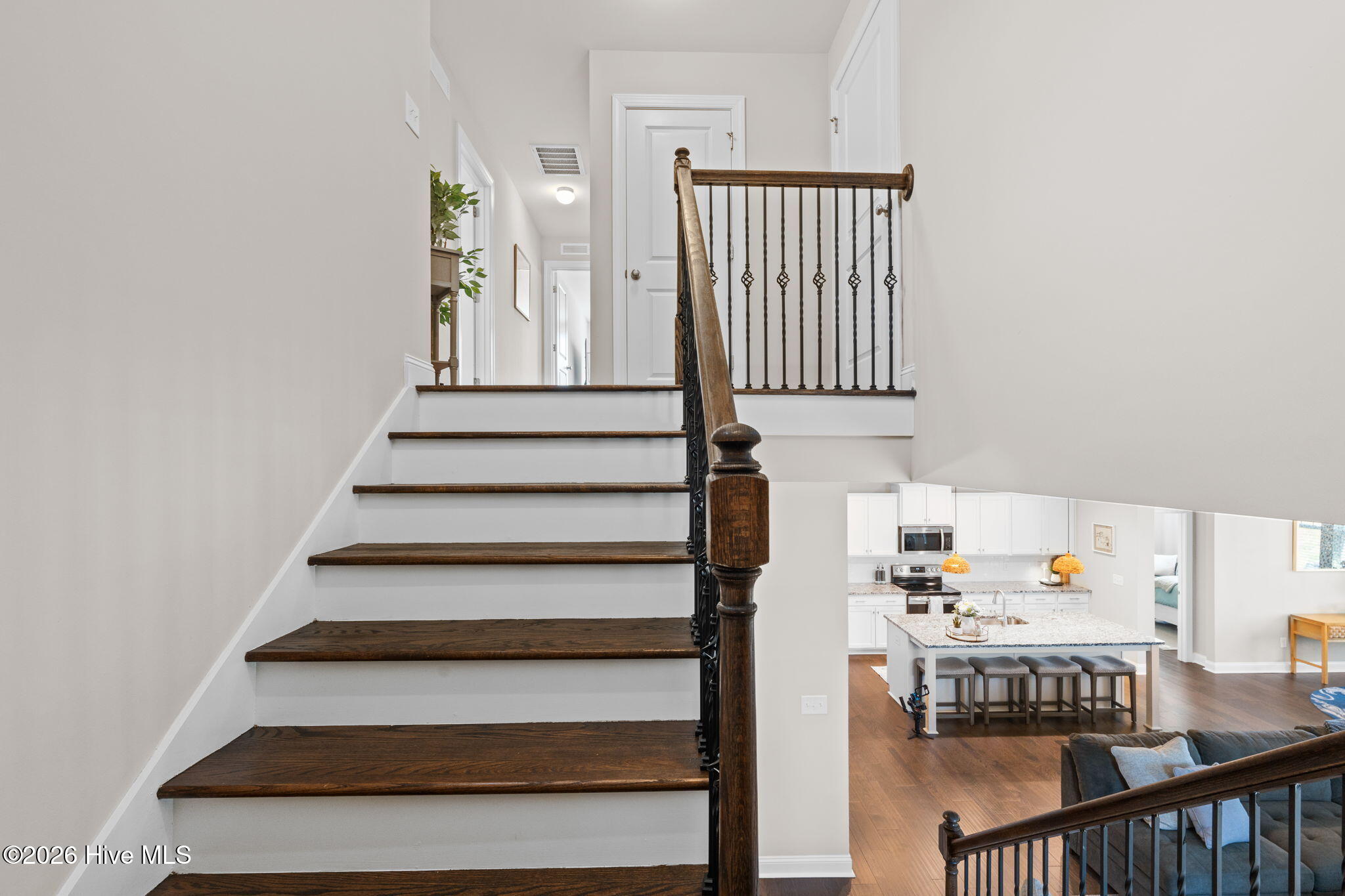 100561816 | Photo 28