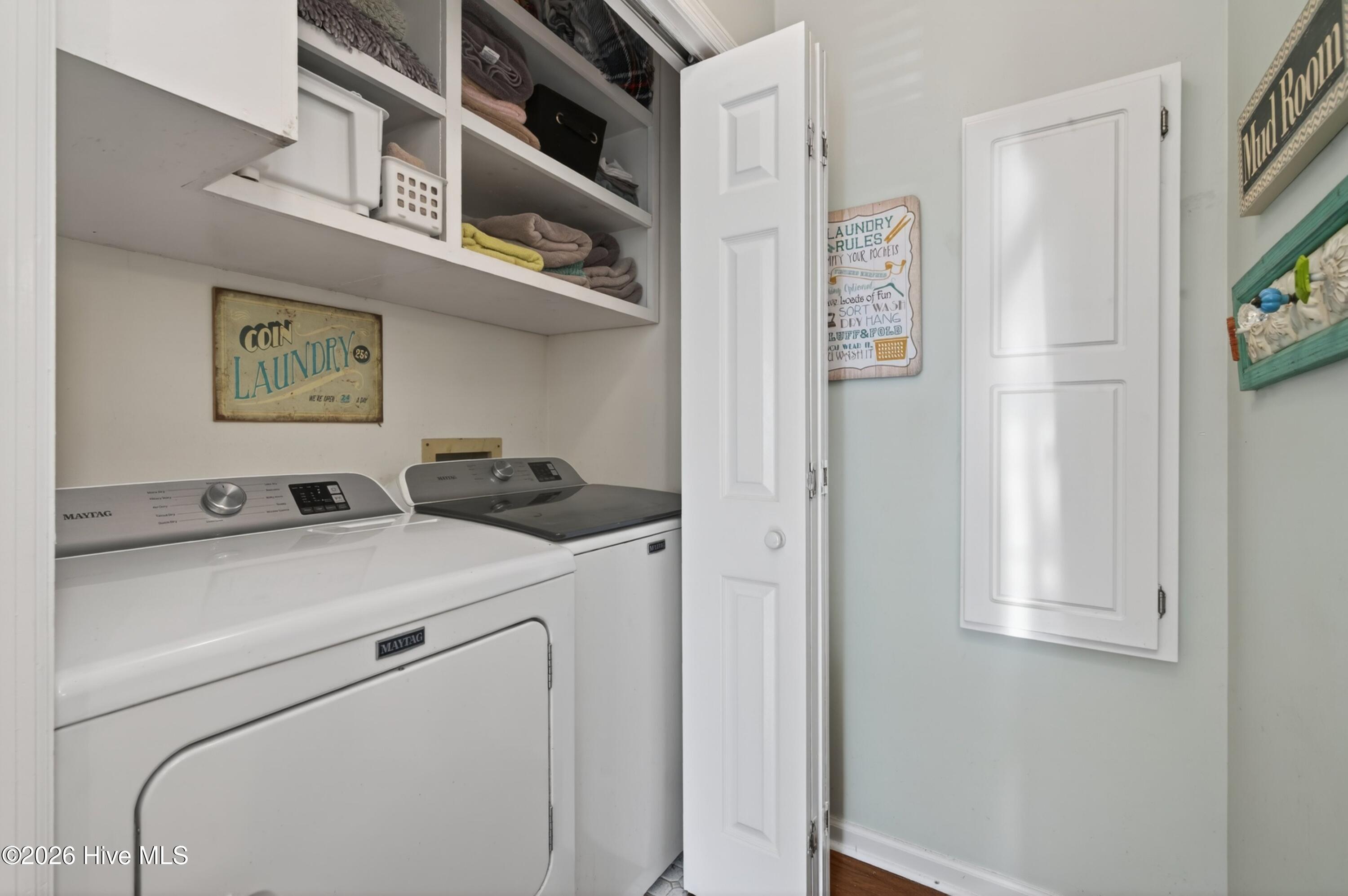 100569160 | Photo 35