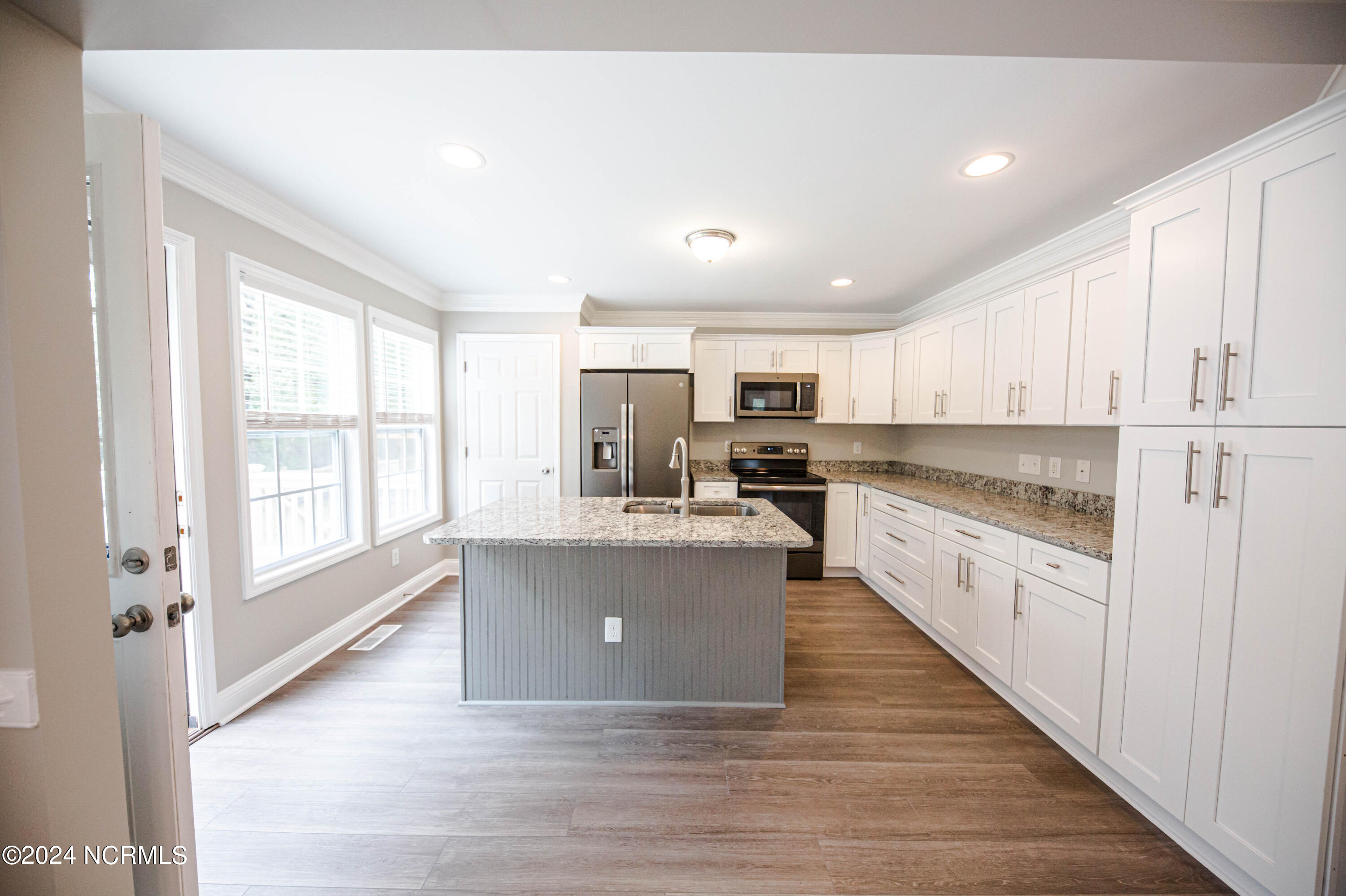 100566053 | Photo 19