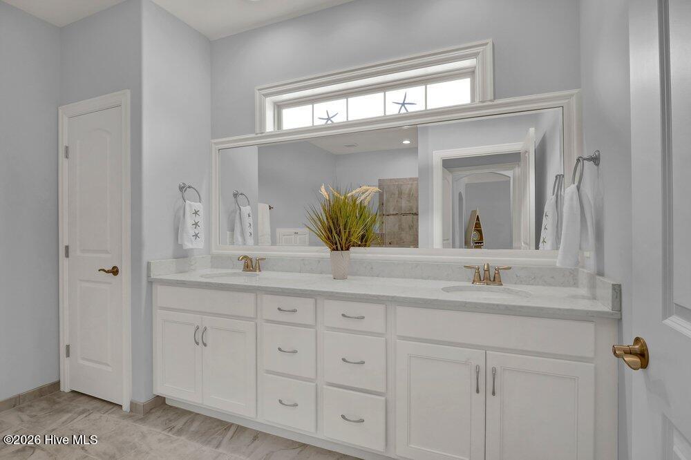 100560096 | Photo 15