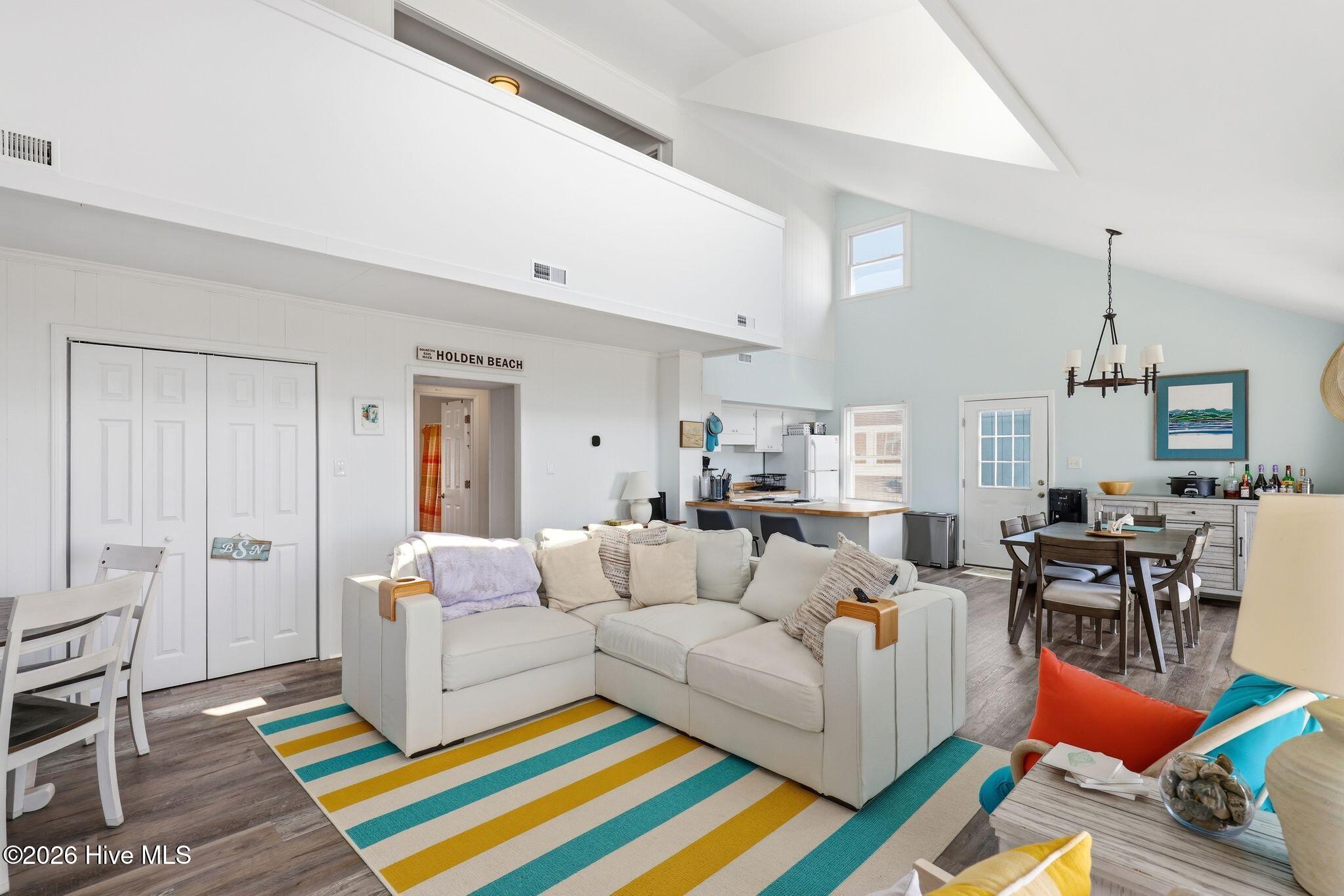 100558178 | Photo 19