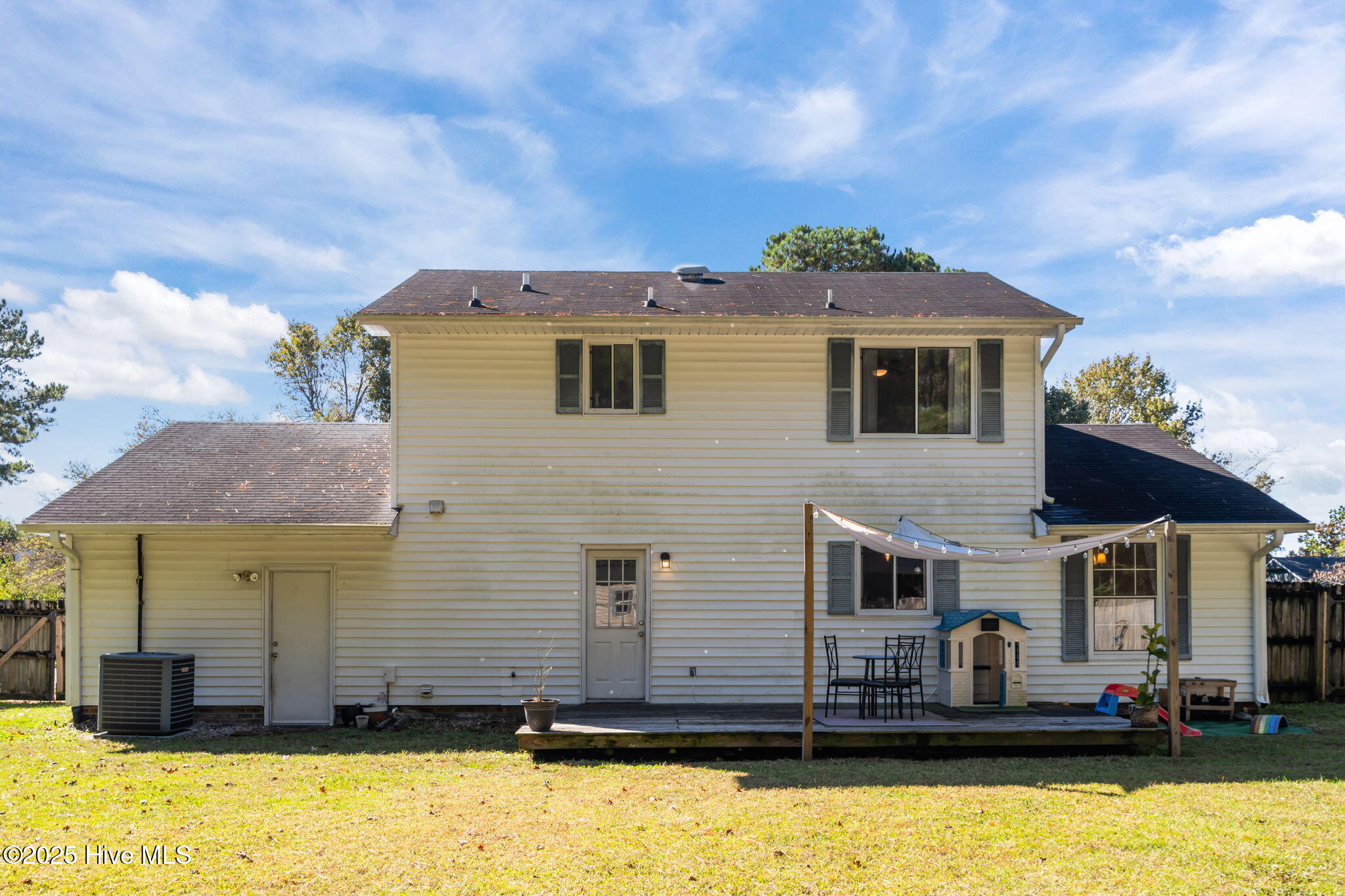 100539001 | Photo 34