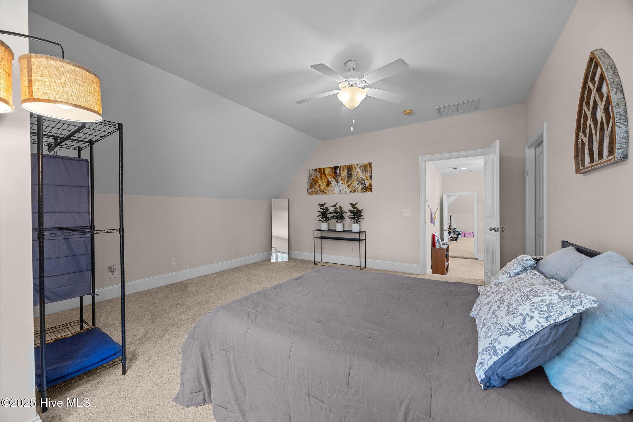 100516018 | Photo 48