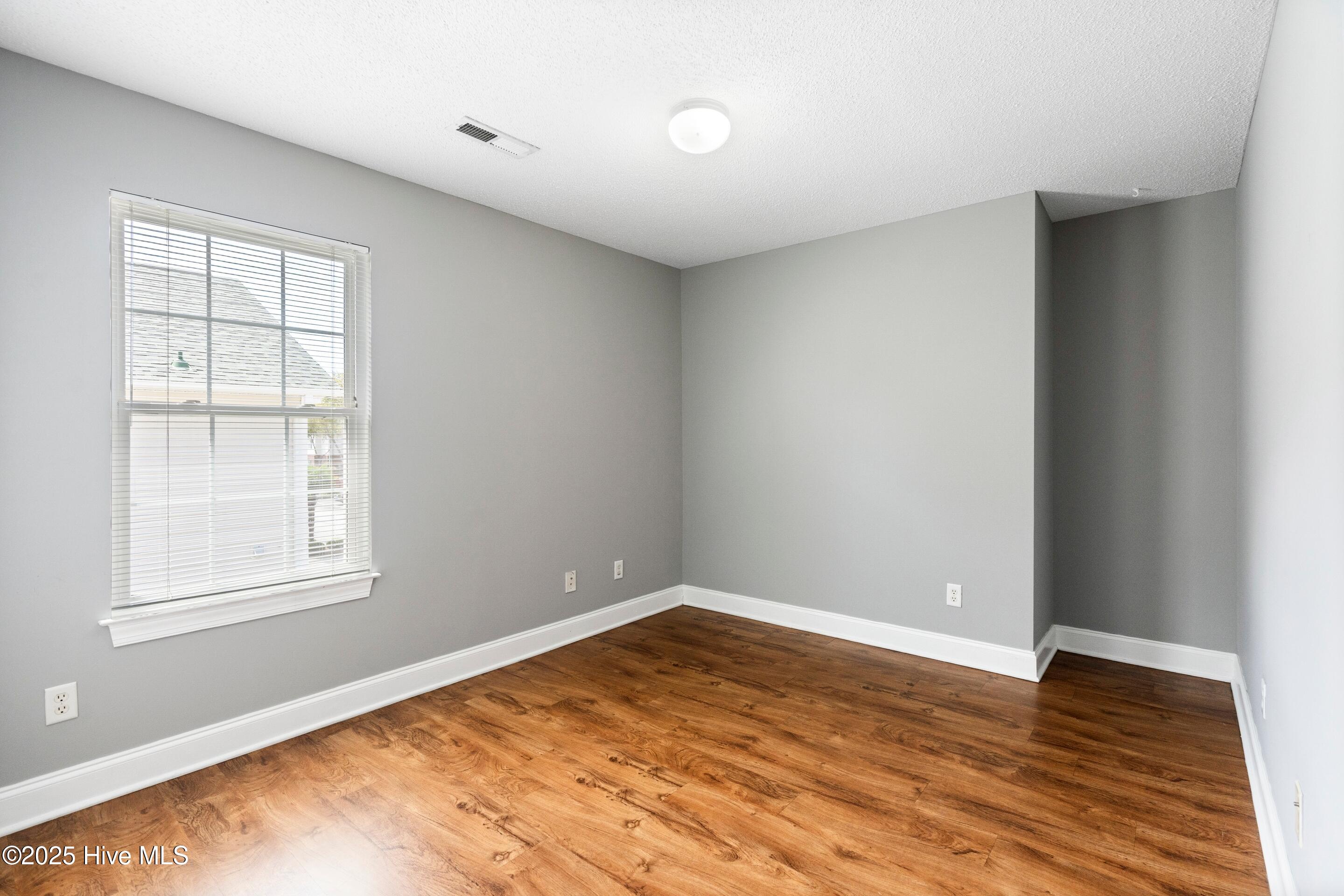 100527871 | Photo 36