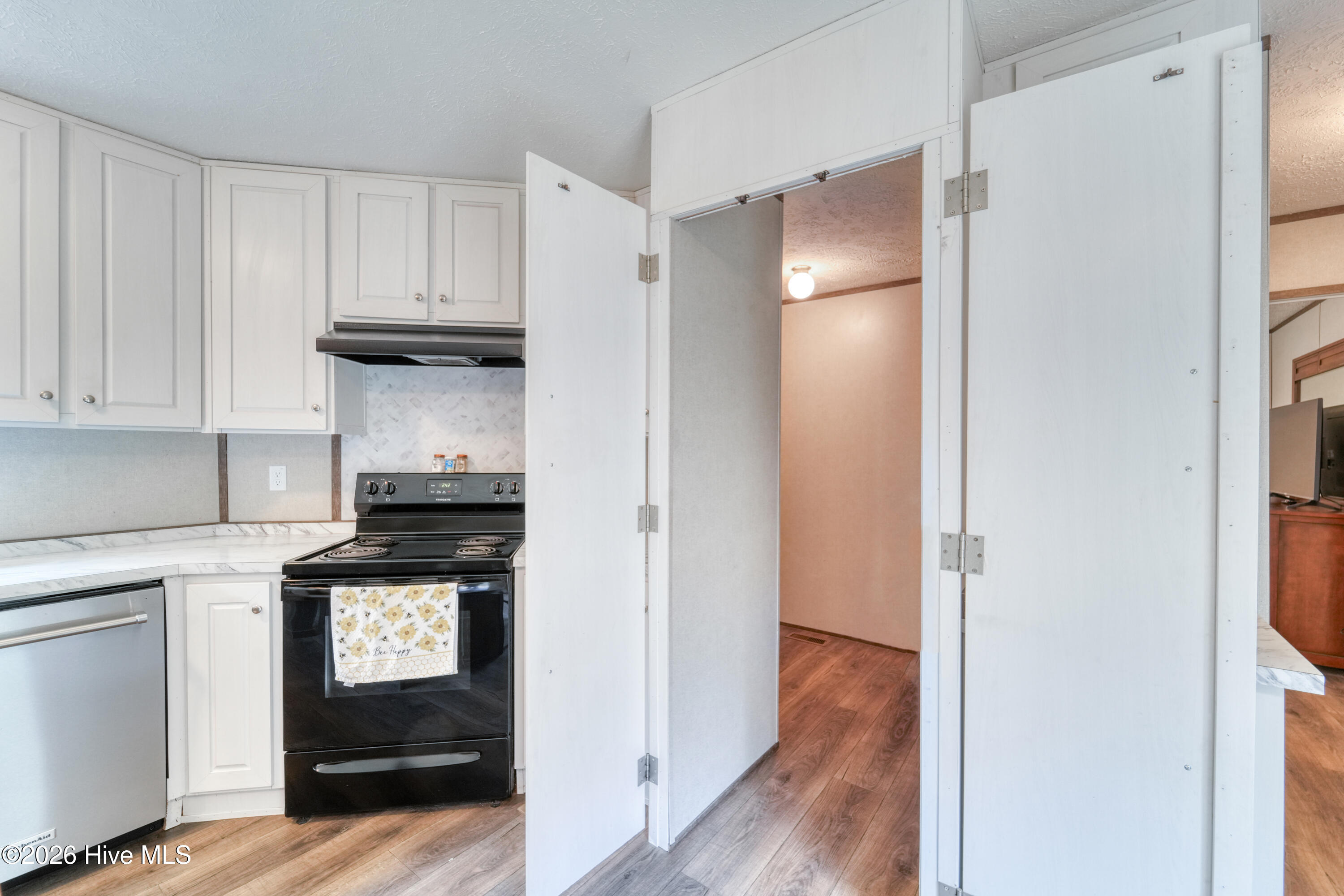 100566814 | Photo 35