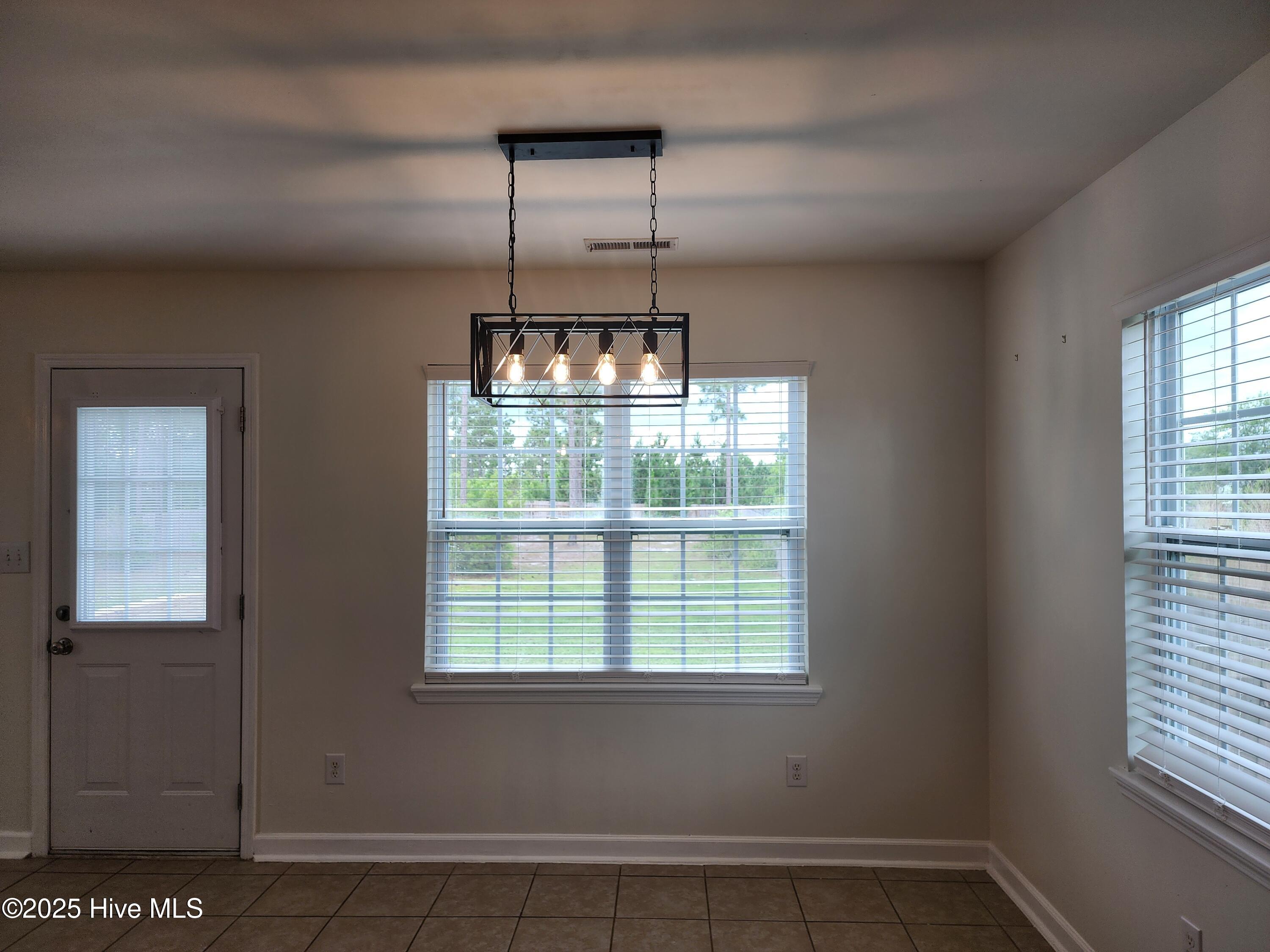 100563623 | Photo 11