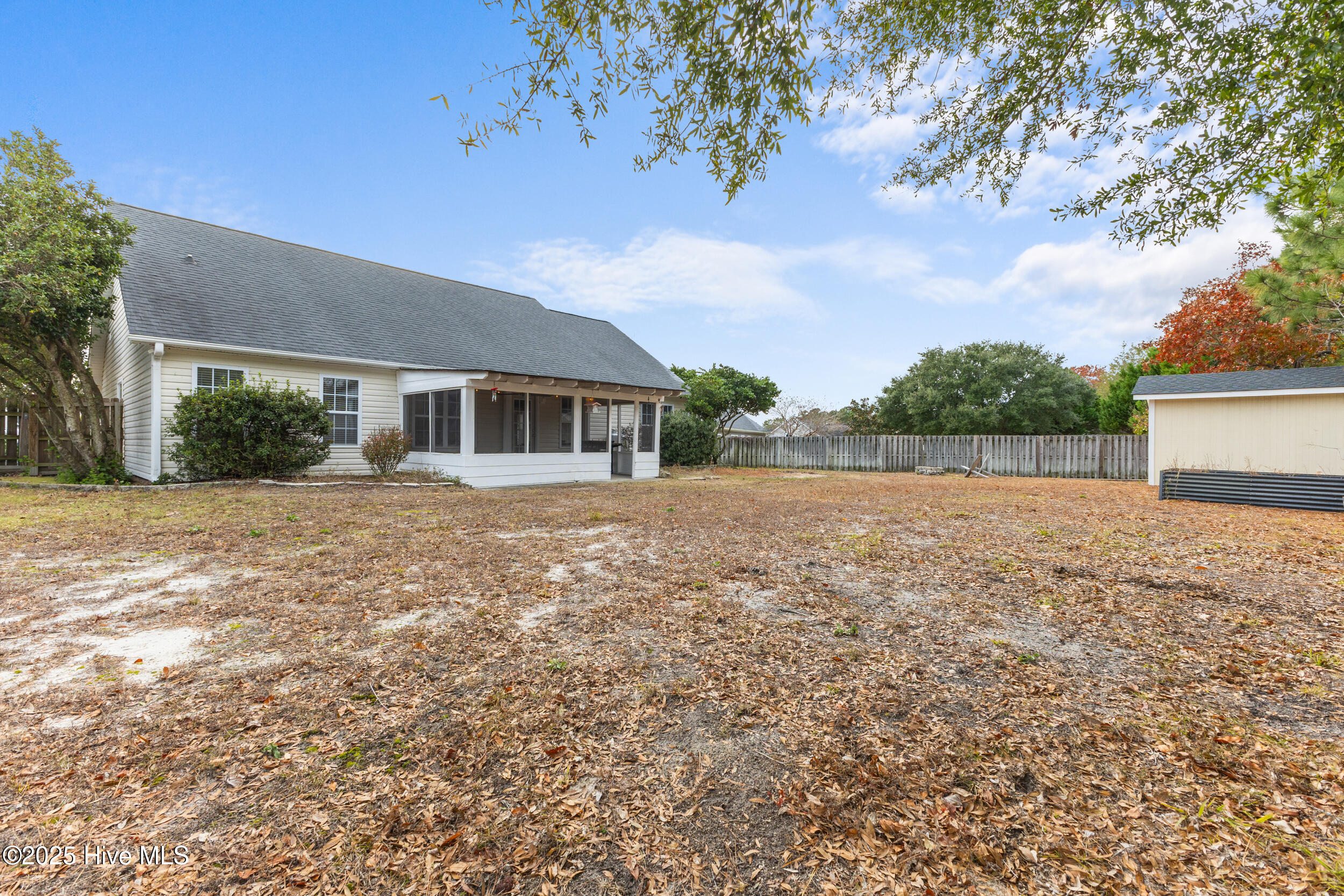 100539988 | Photo 35