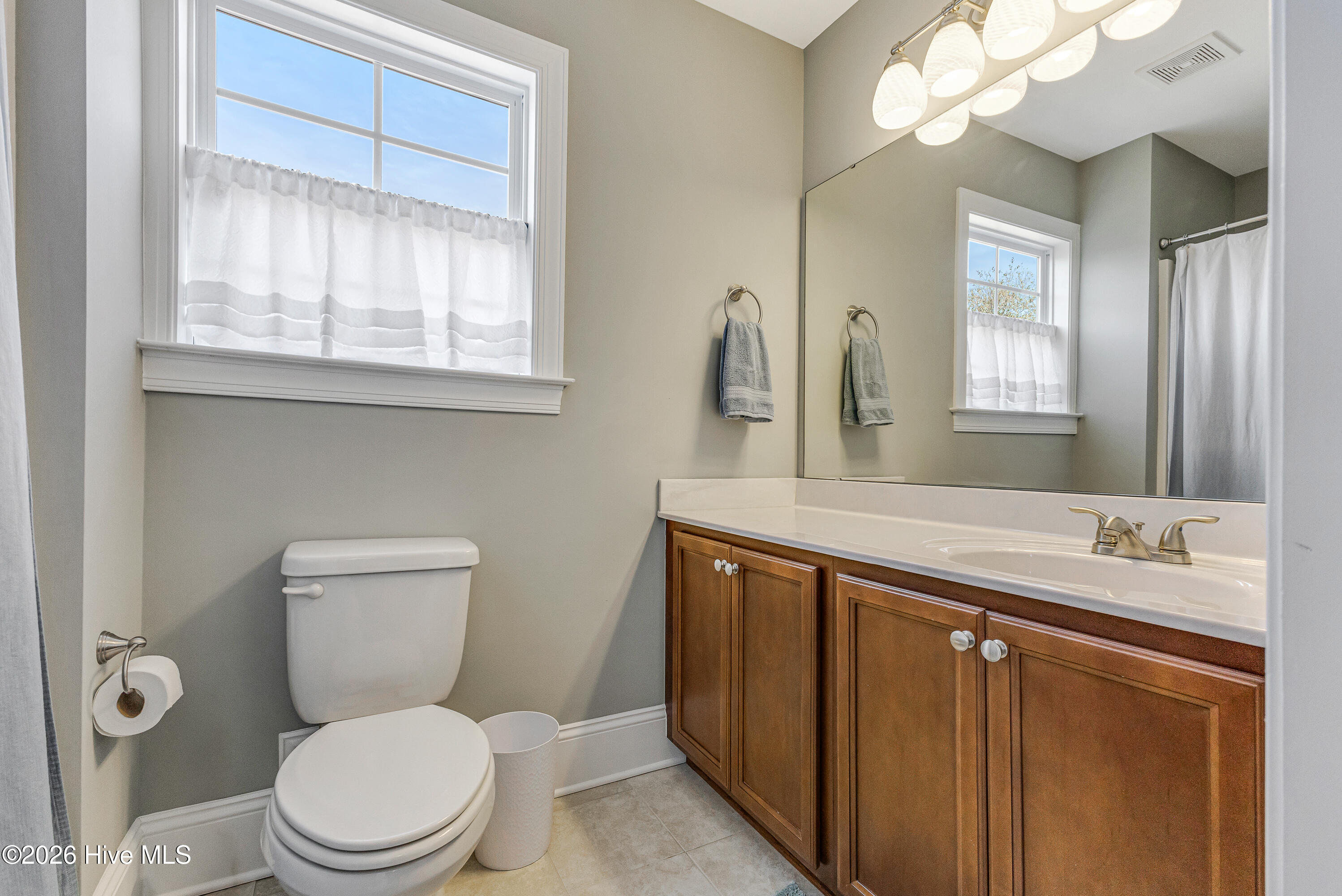 100553898 | Photo 30