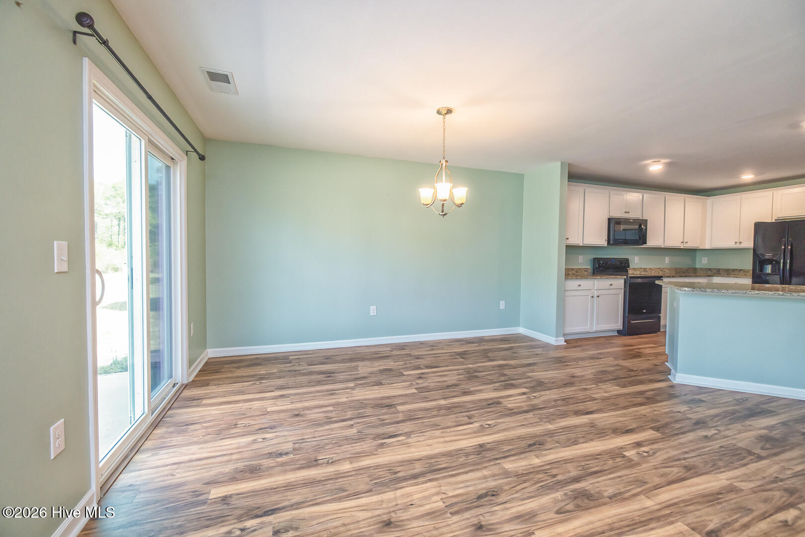 100558342 | Photo 64