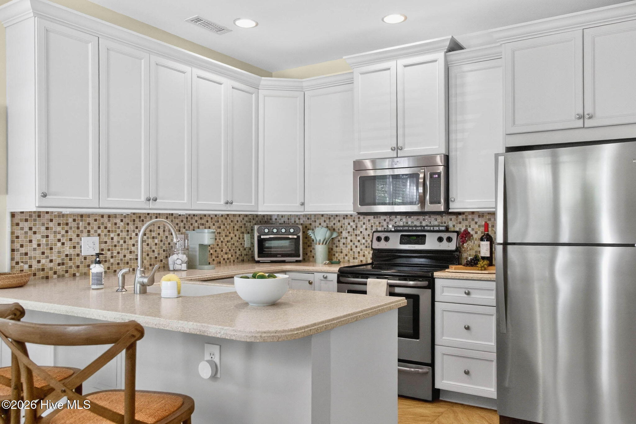 100570358 | Photo 25