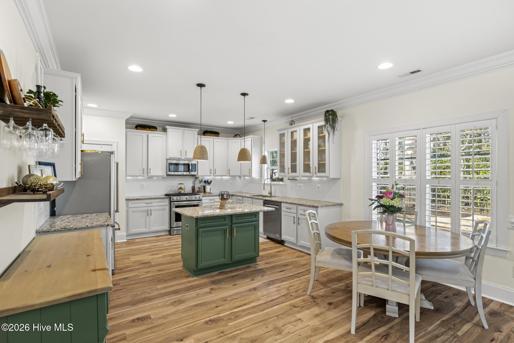 100555770 | Photo 22