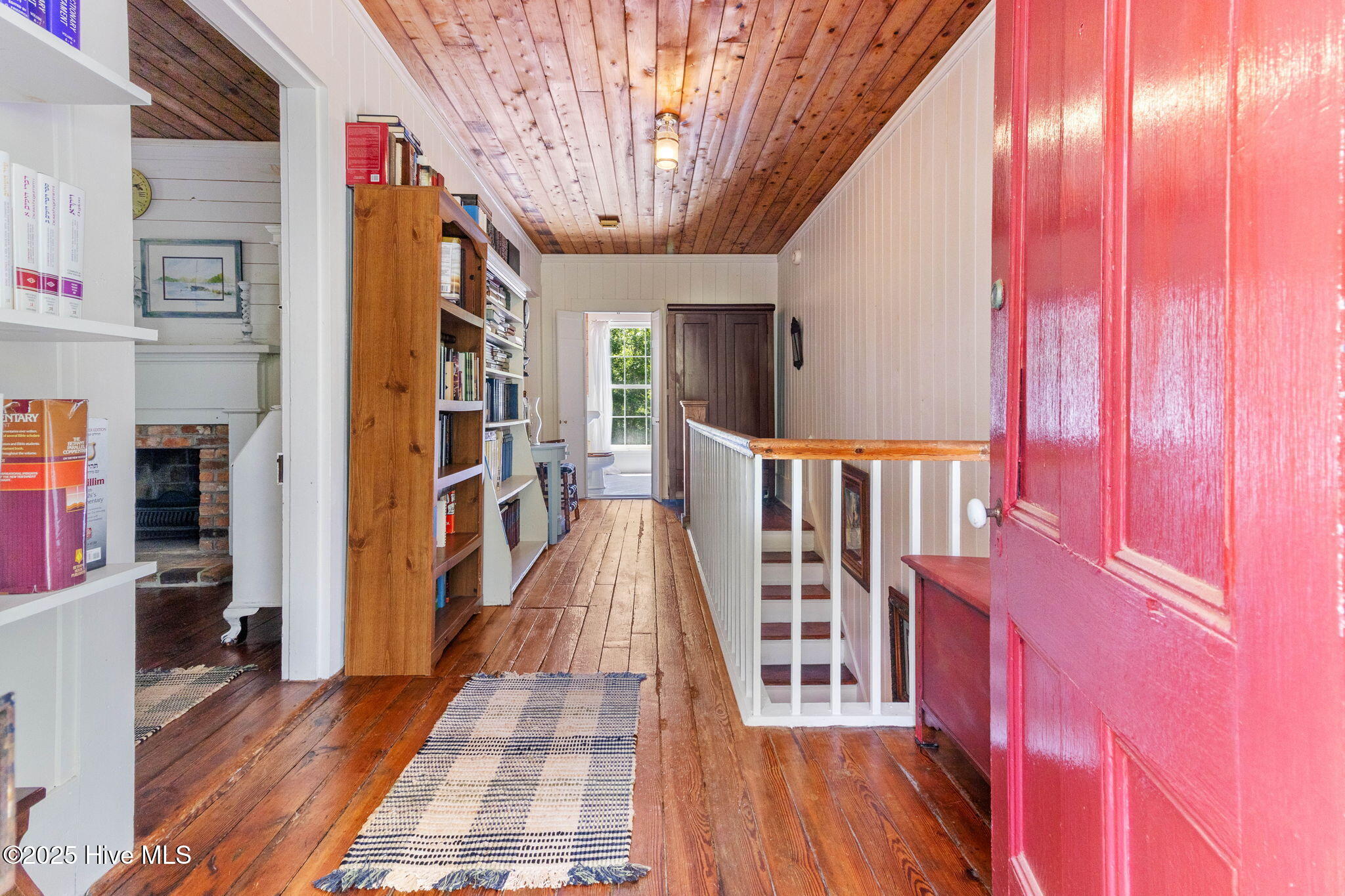 100507341 | Photo 43