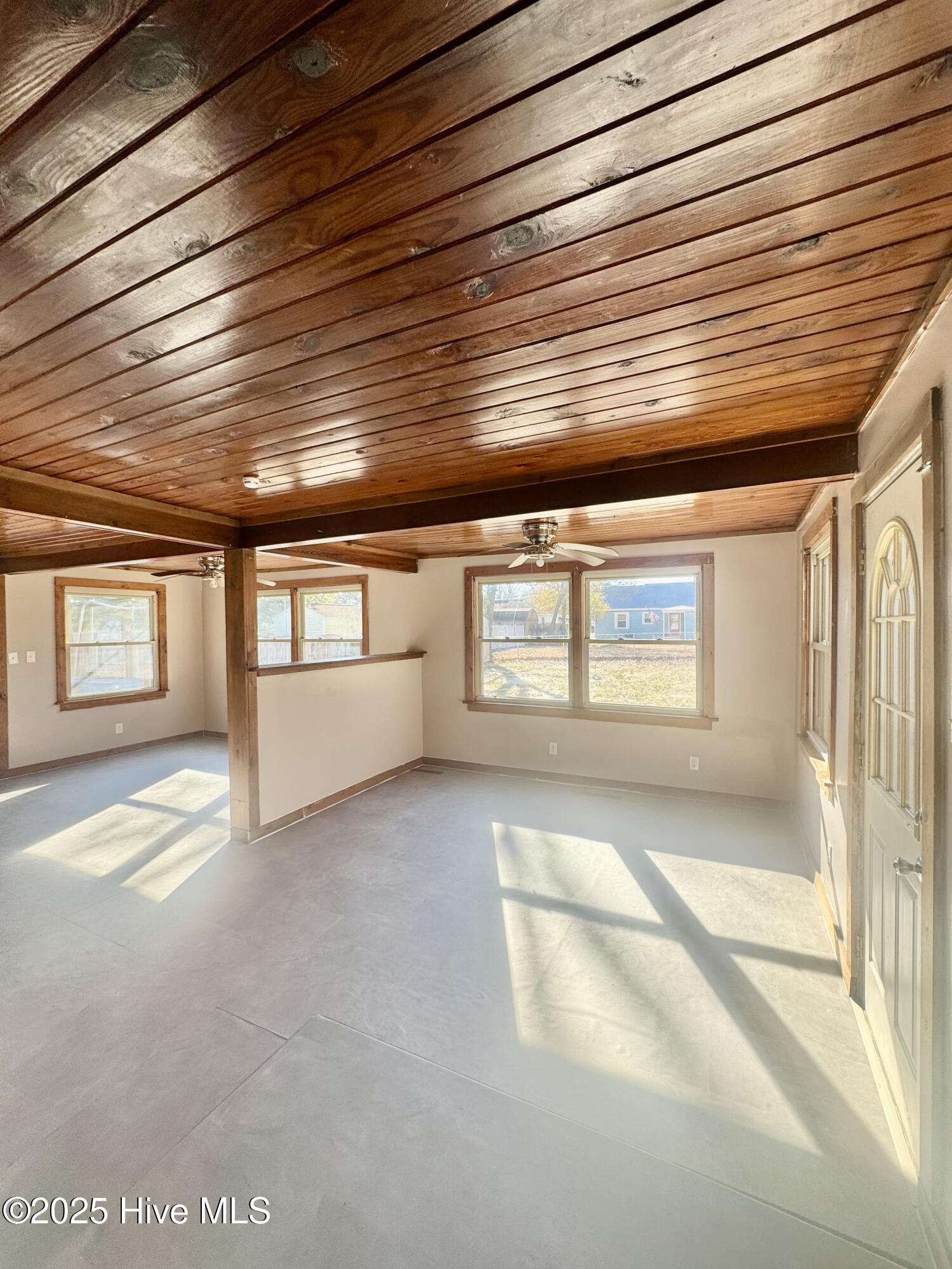 100546929 | Photo 21