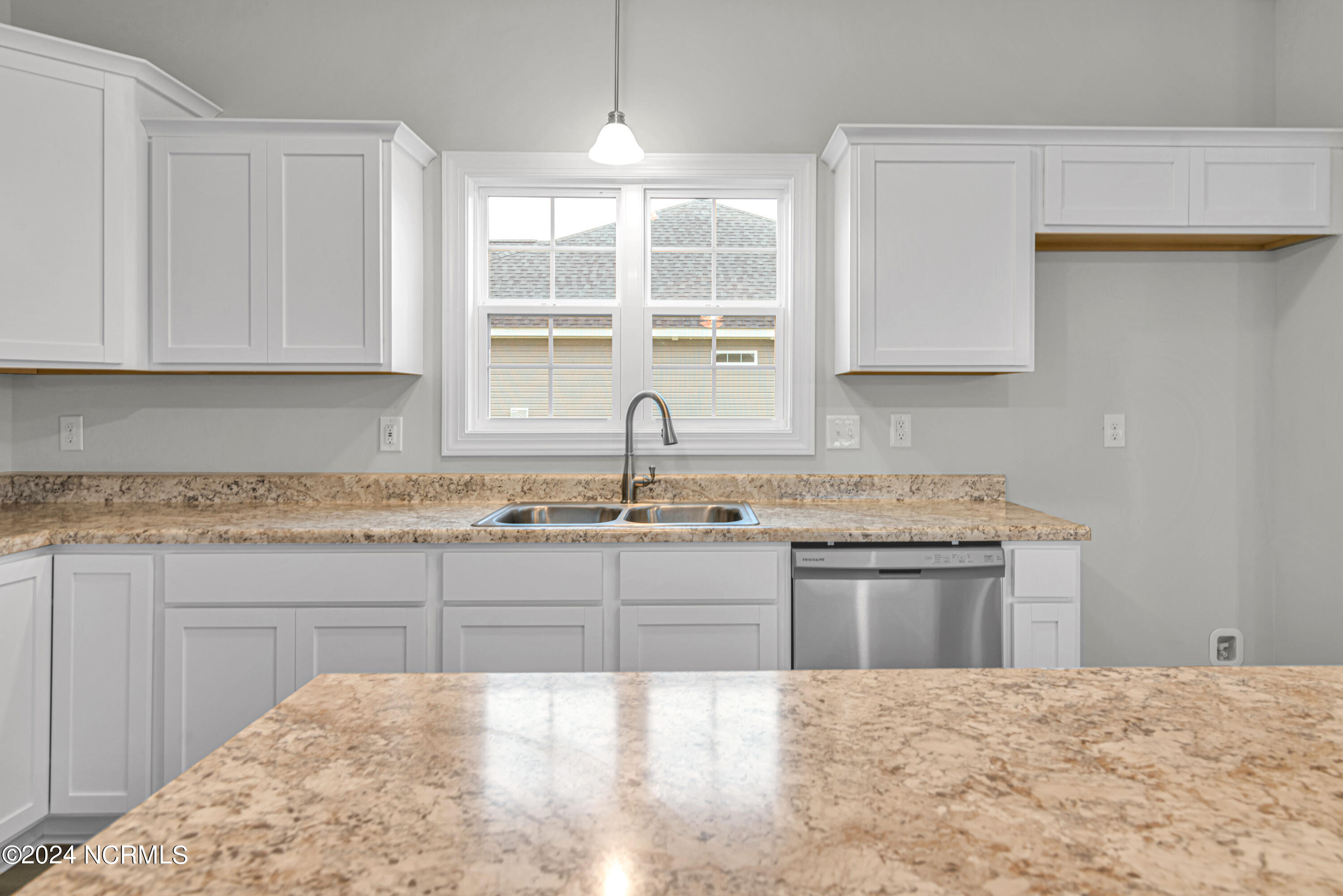 100563428 | Photo 18