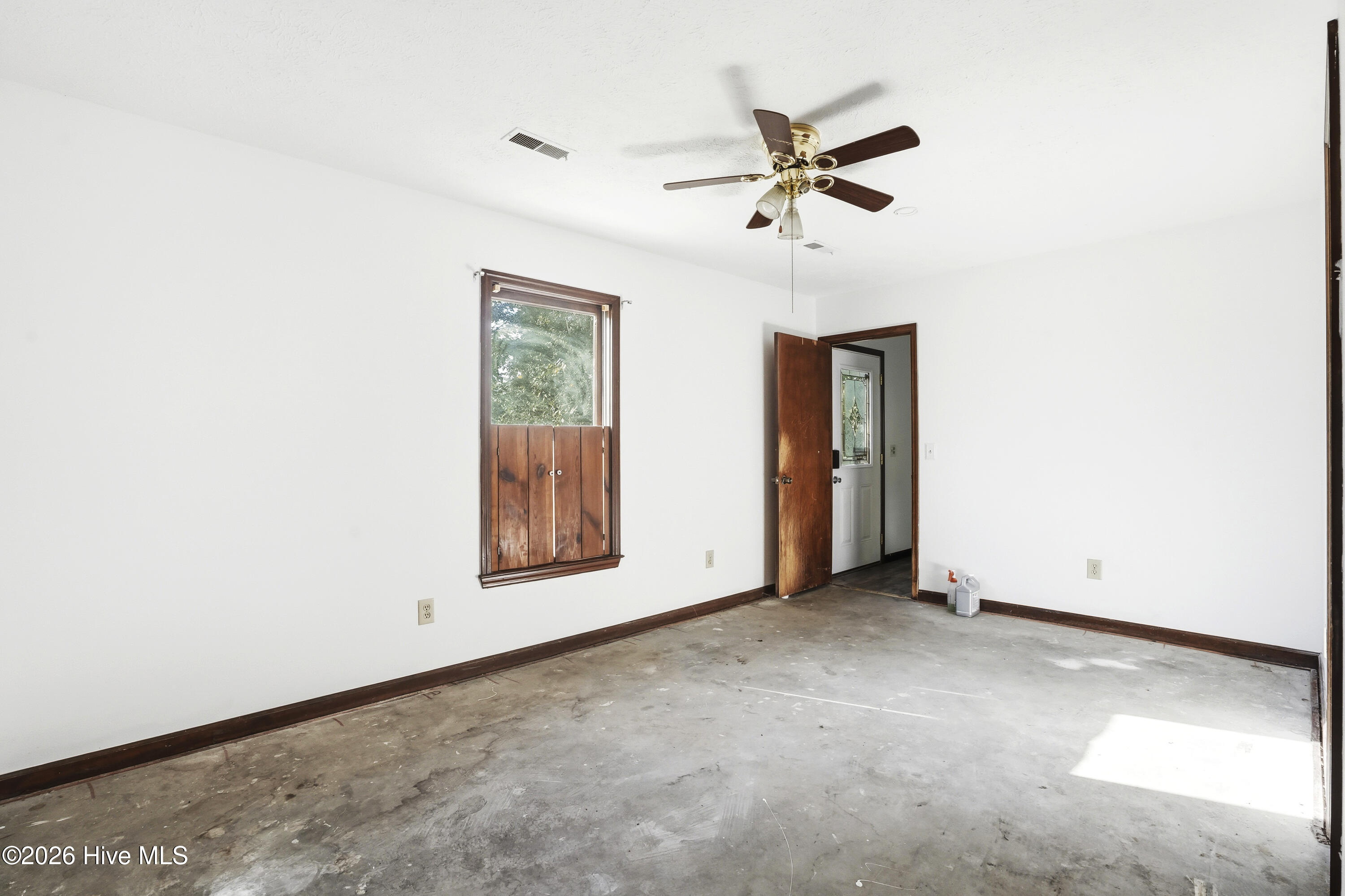 100568902 | Photo 26