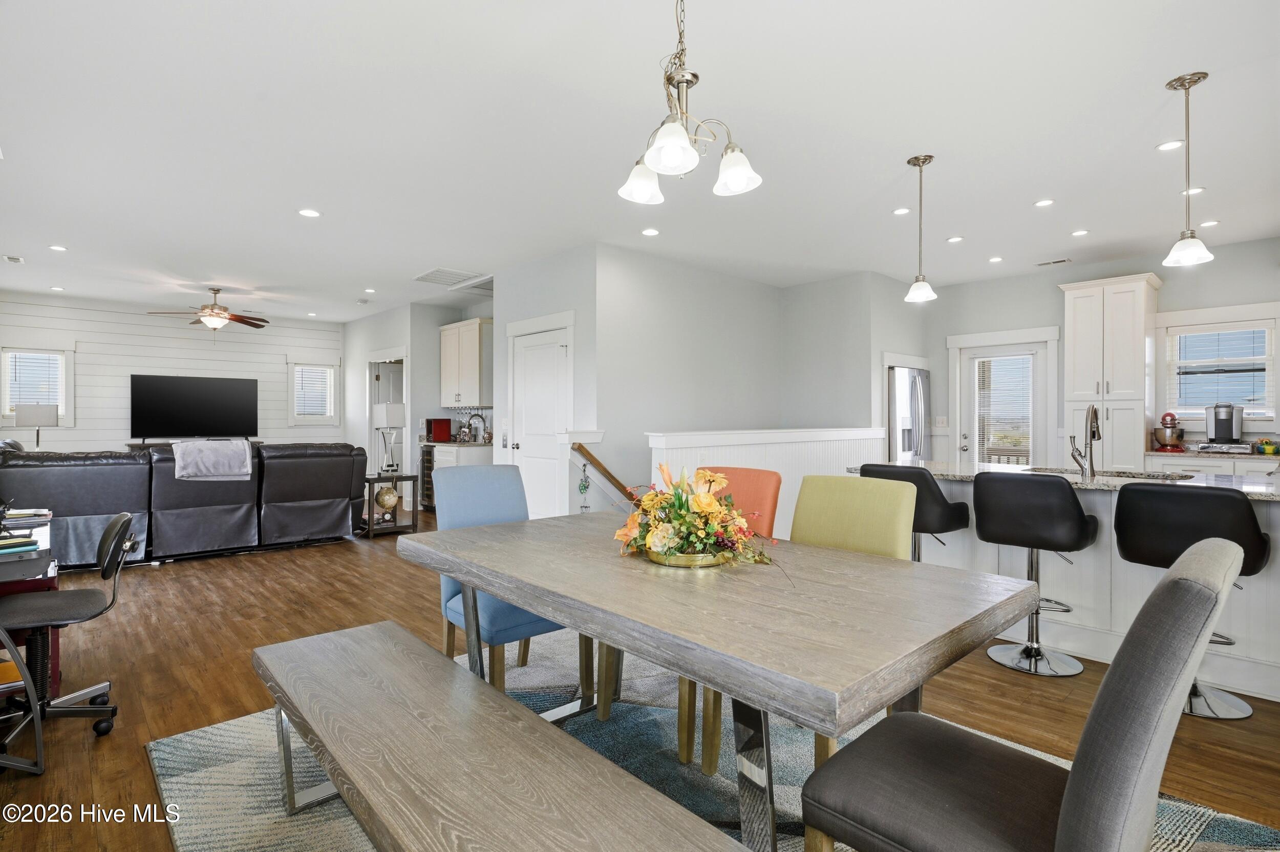 100566113 | Photo 12