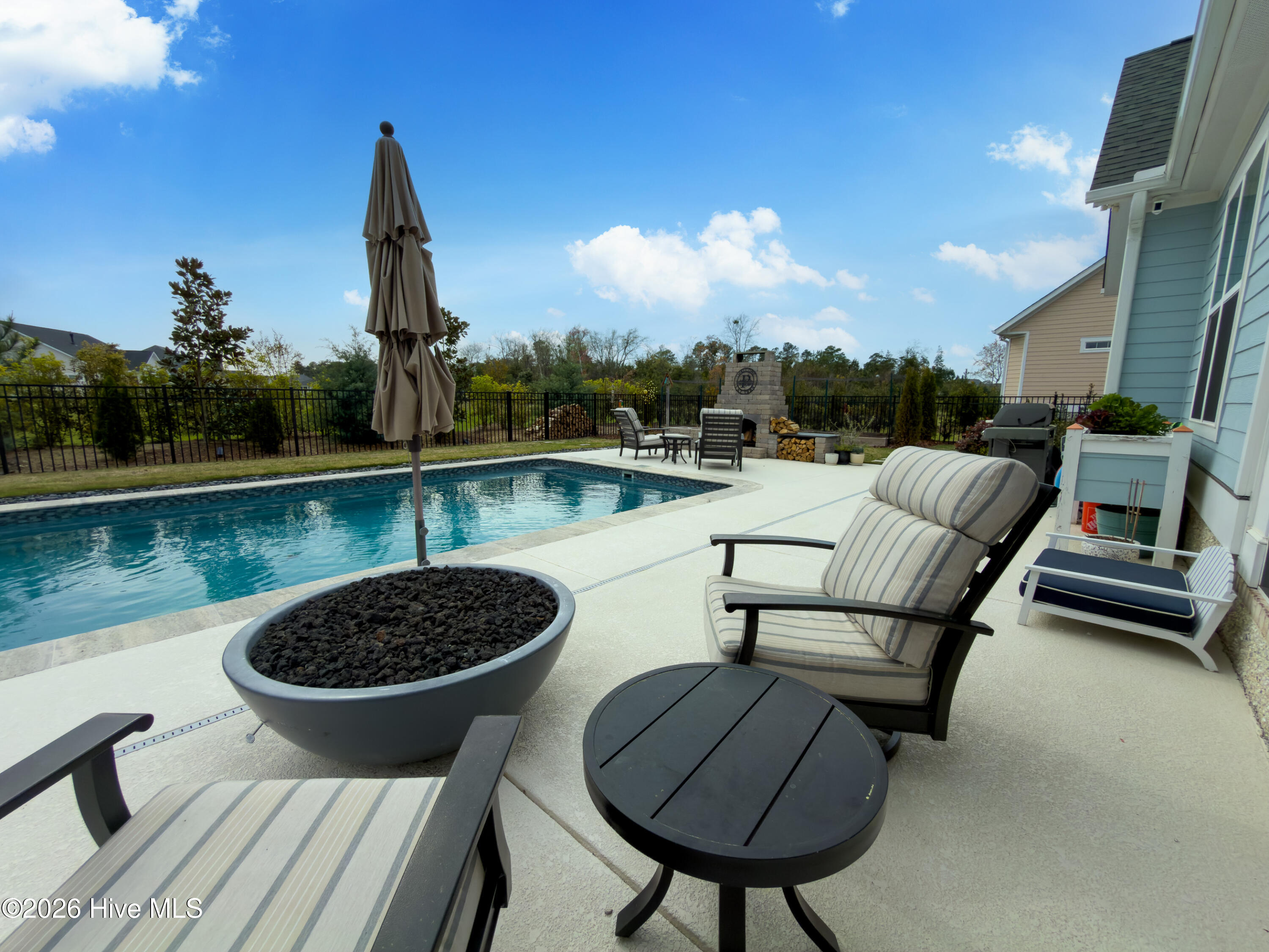 100562941 | Photo 66