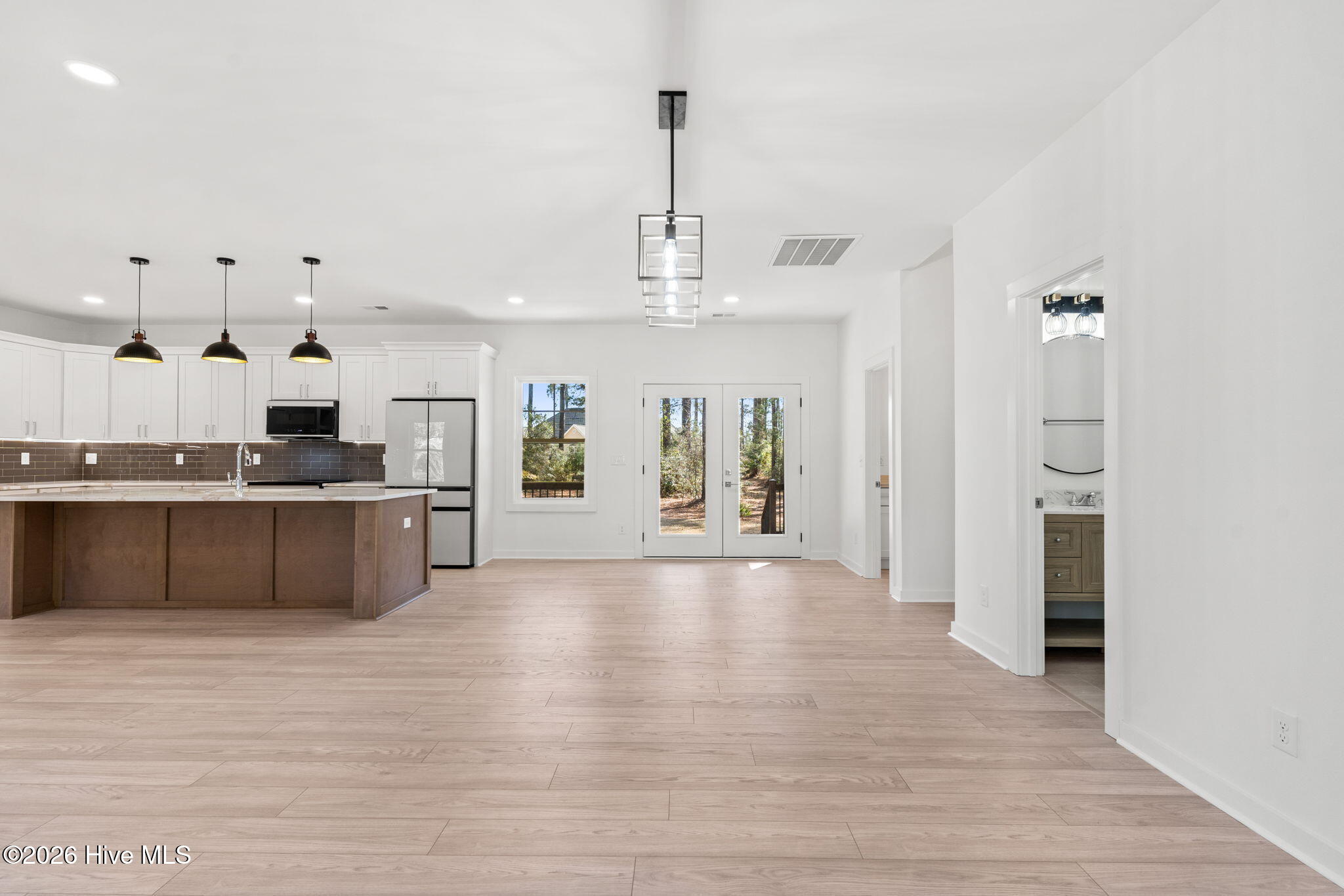 100559220 | Photo 20