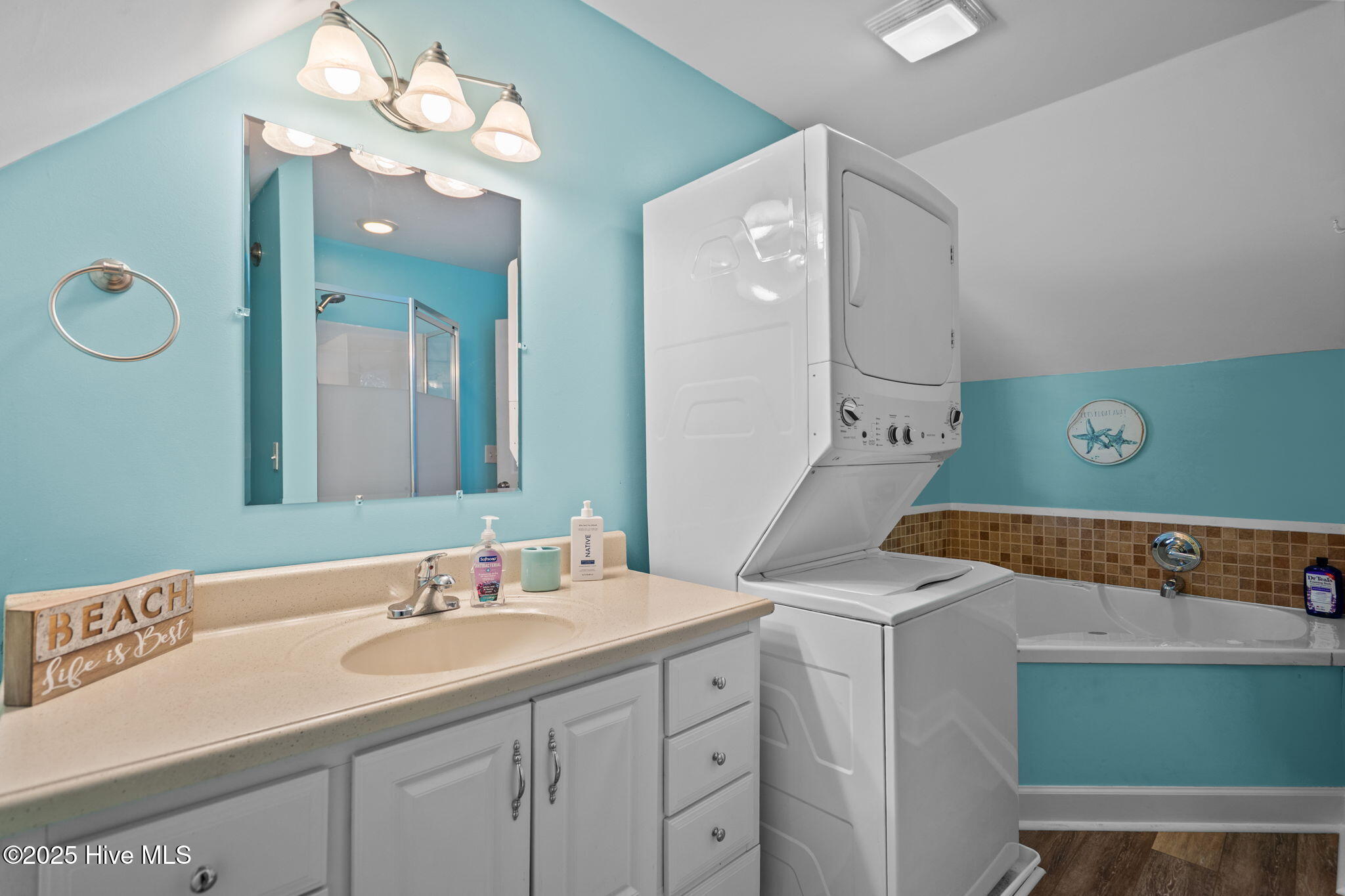 100537146 | Photo 28