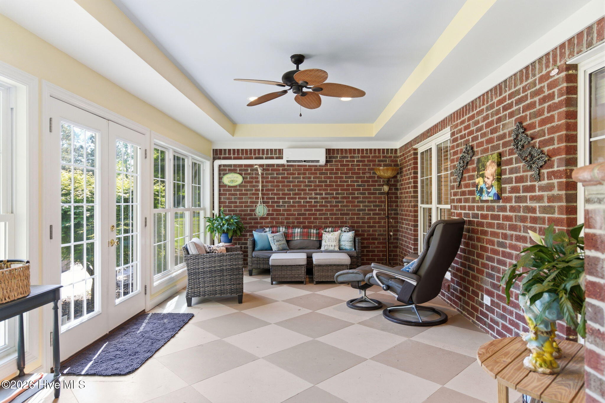 100570615 | Photo 13