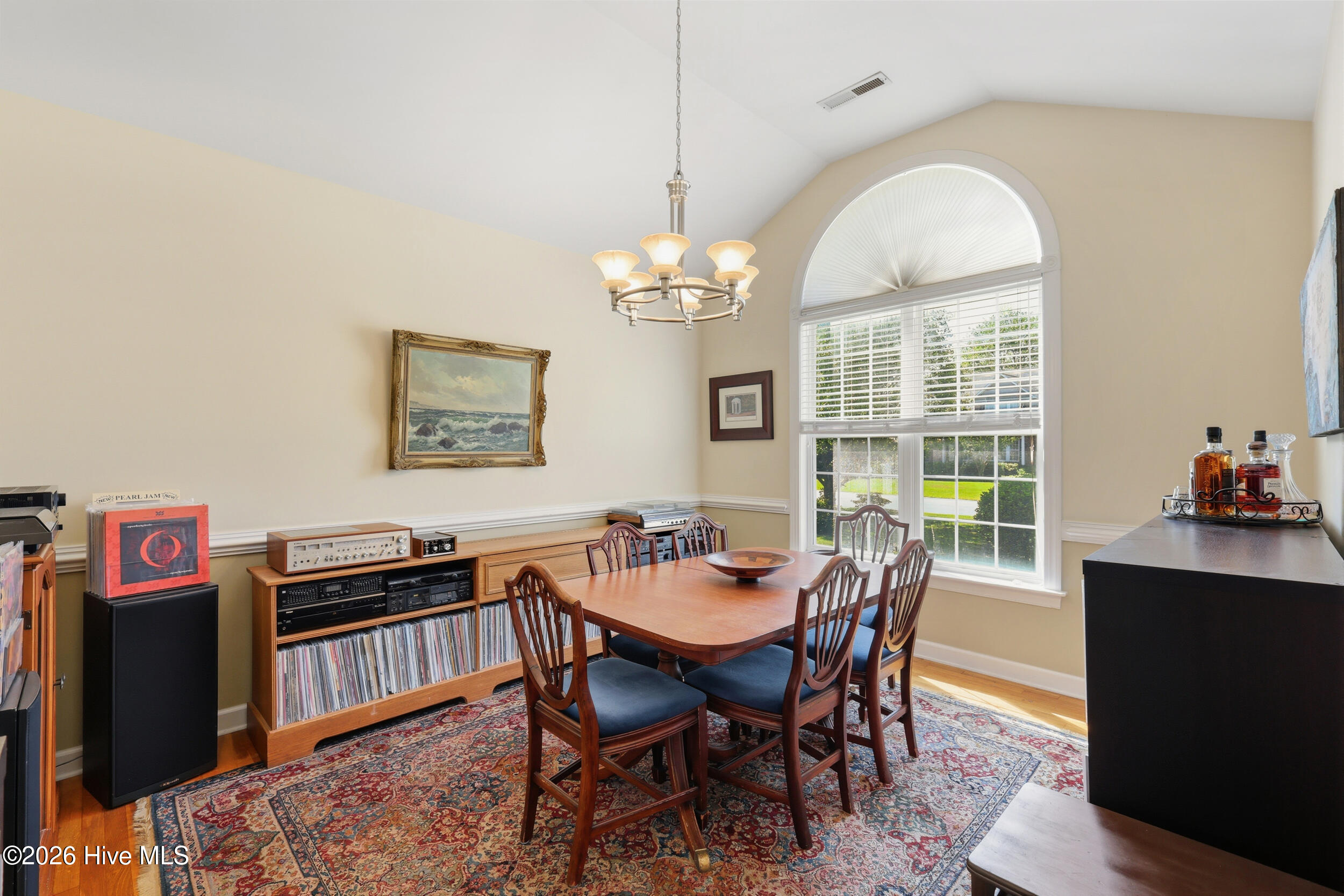 100568942 | Photo 14