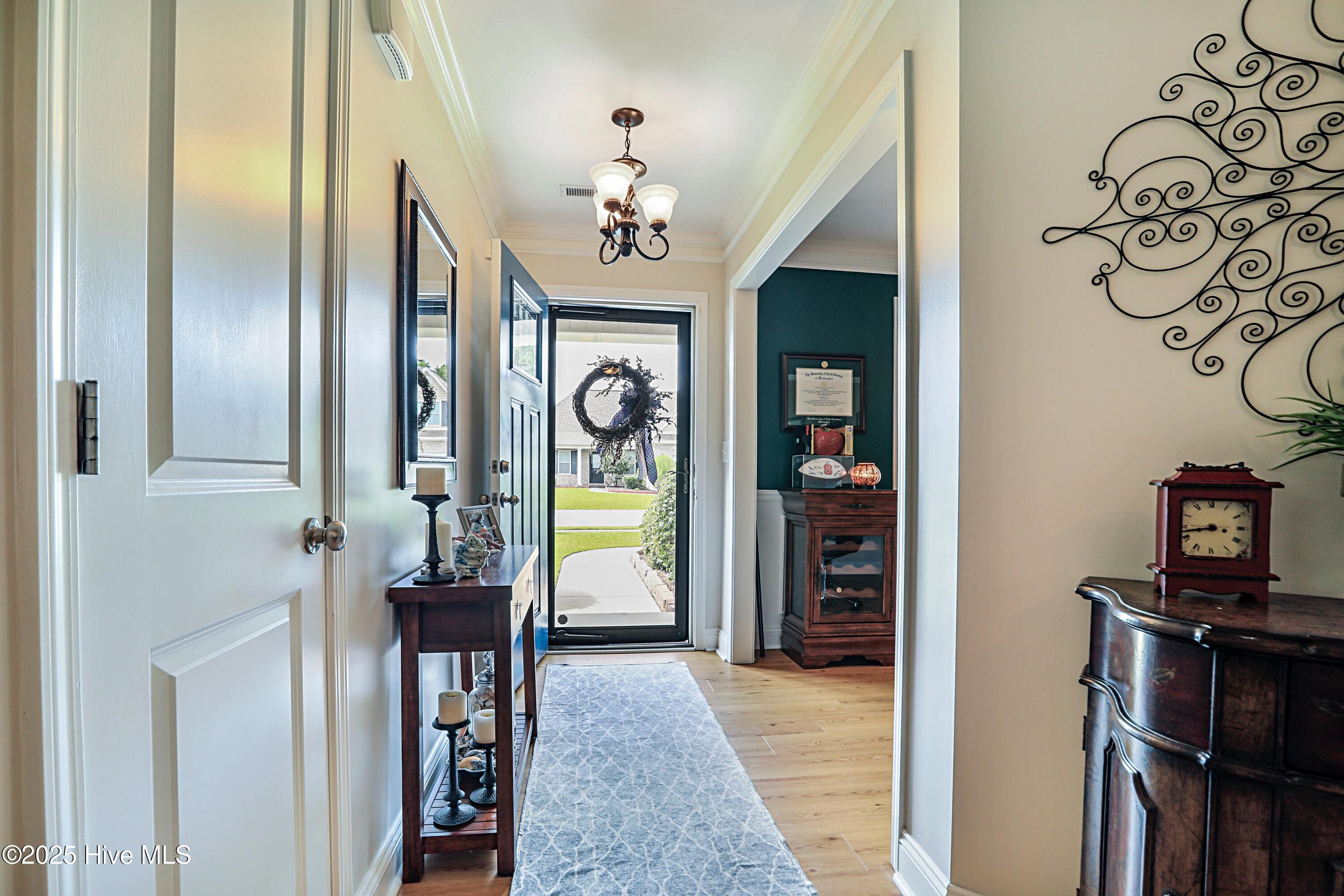 100541806 | Photo 11