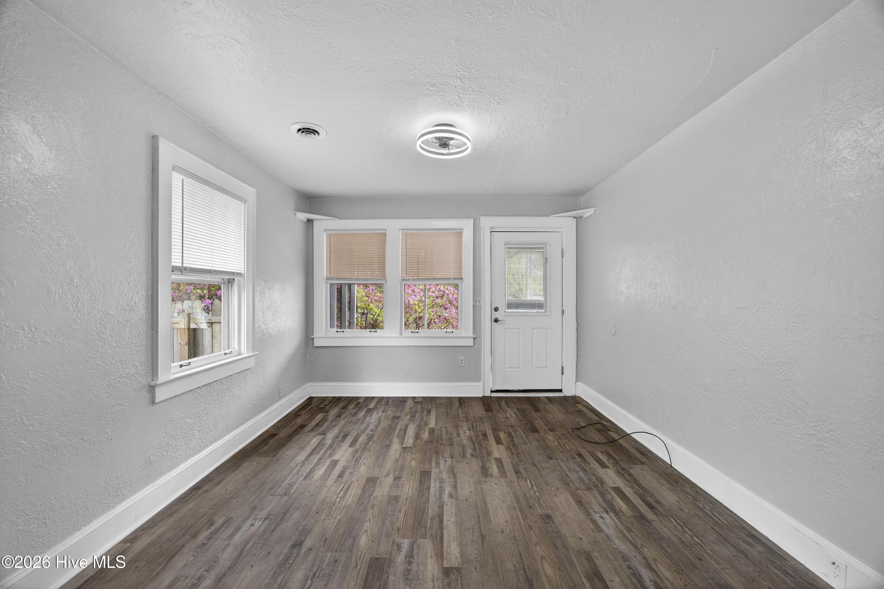 100564526 | Photo 16