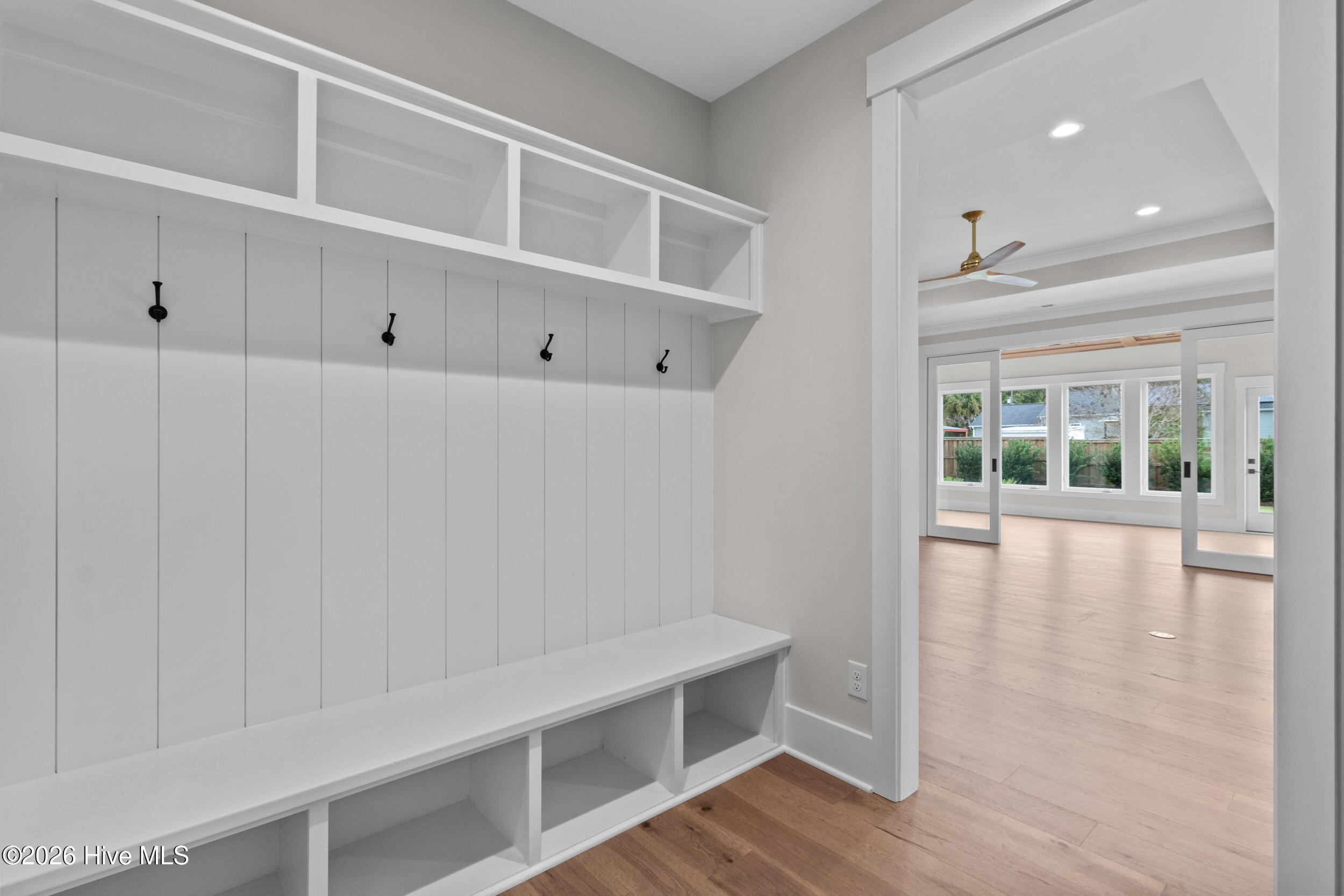 100568514 | Photo 33