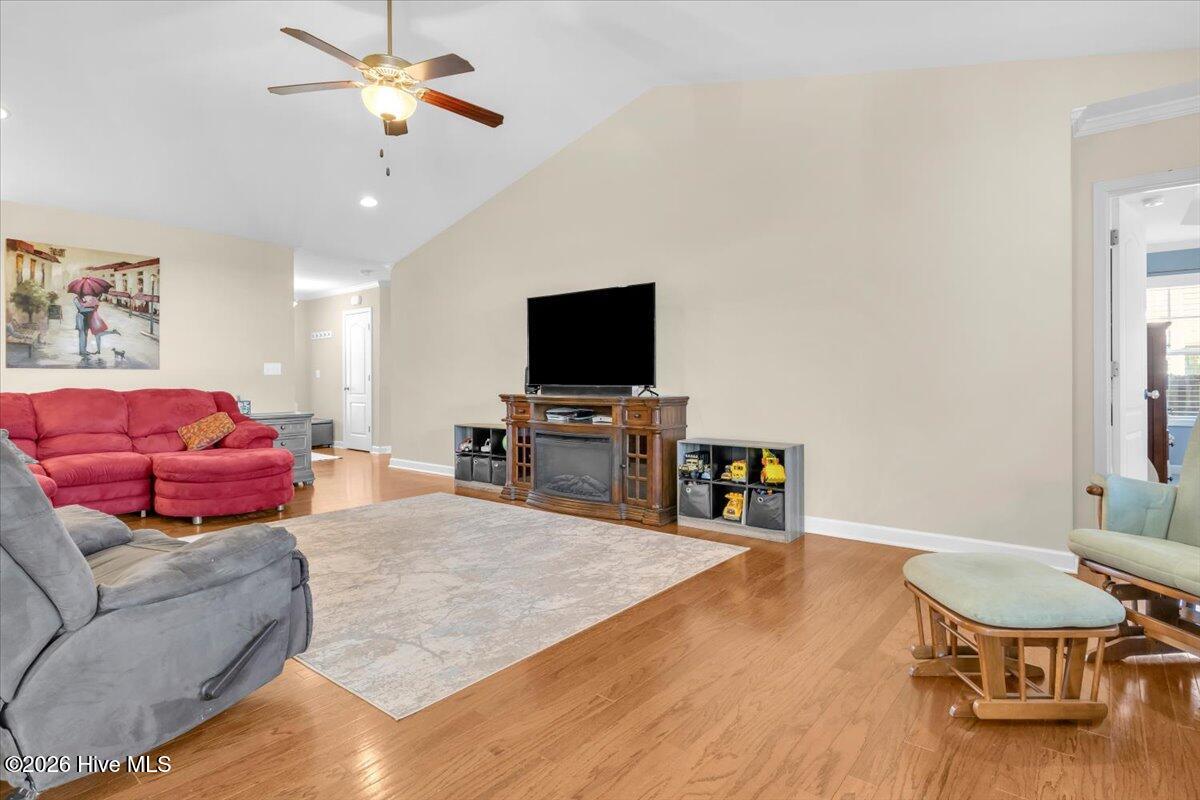 100567099 | Photo 15