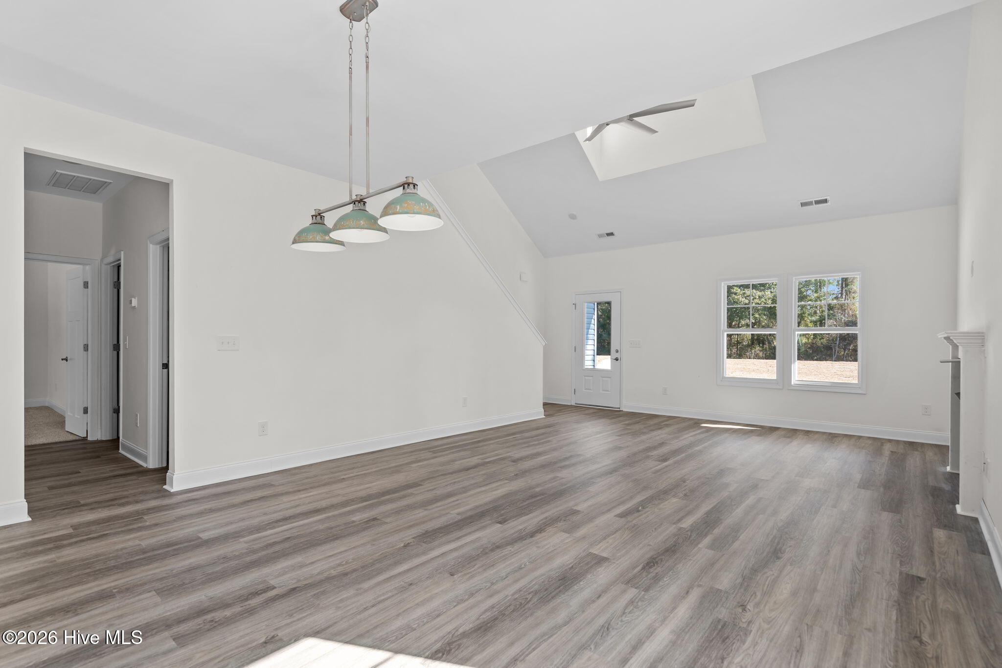 100528702 | Photo 21