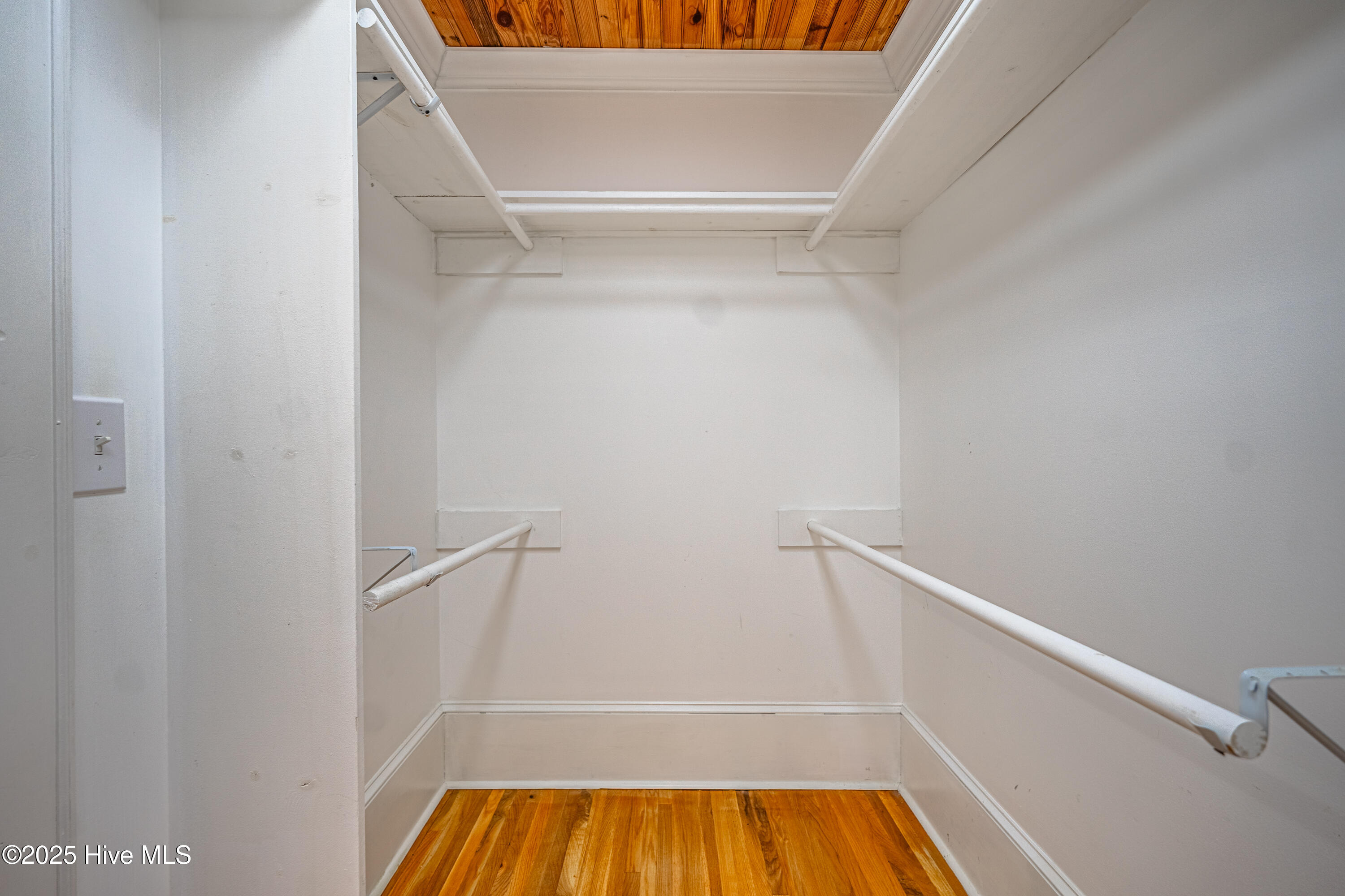 100543227 | Photo 55