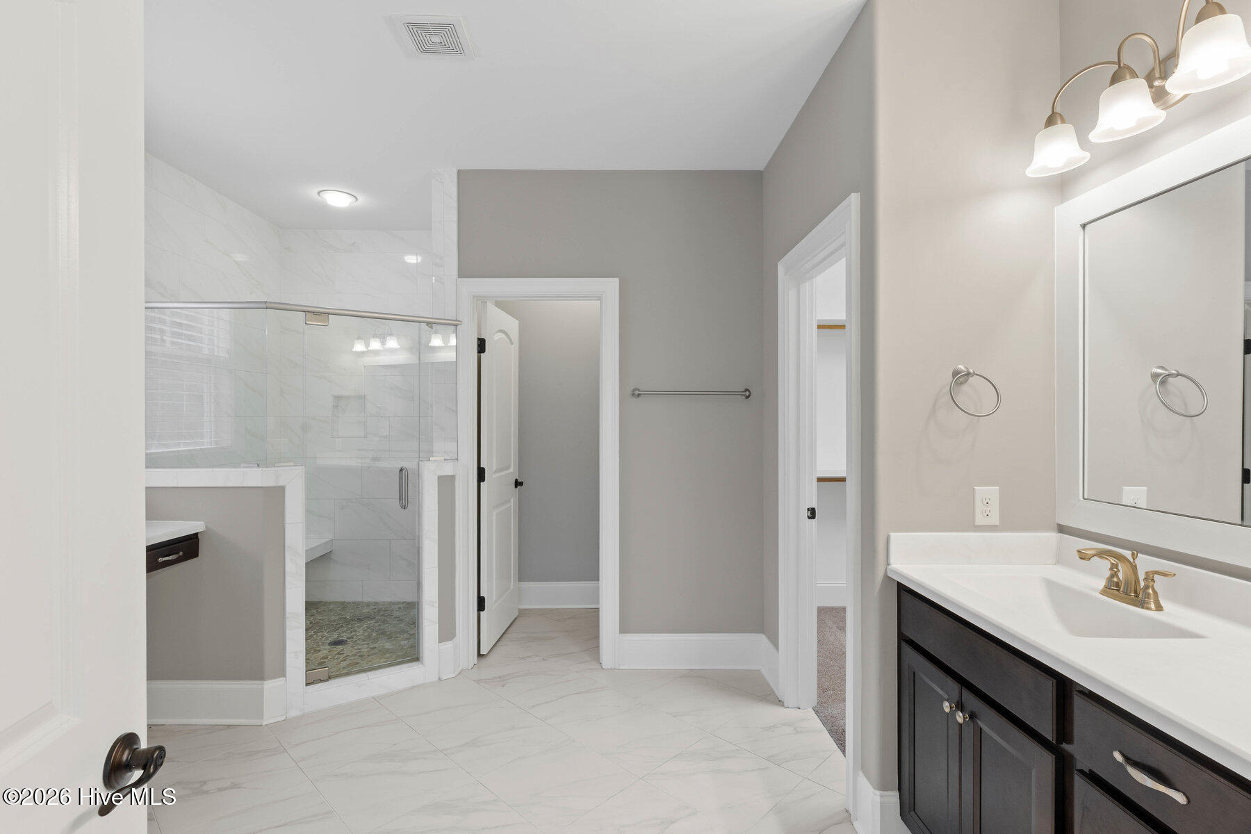 100567855 | Photo 30