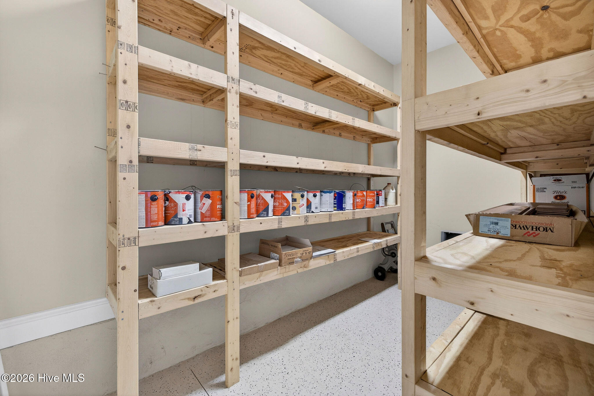 100566278 | Photo 40