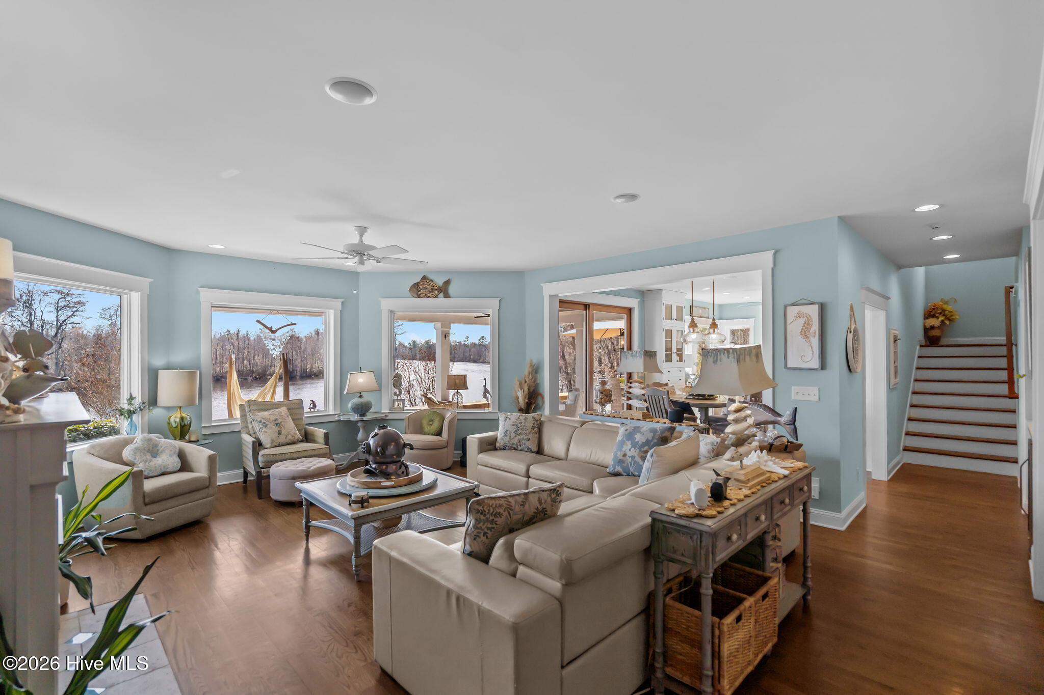 100555800 | Photo 13