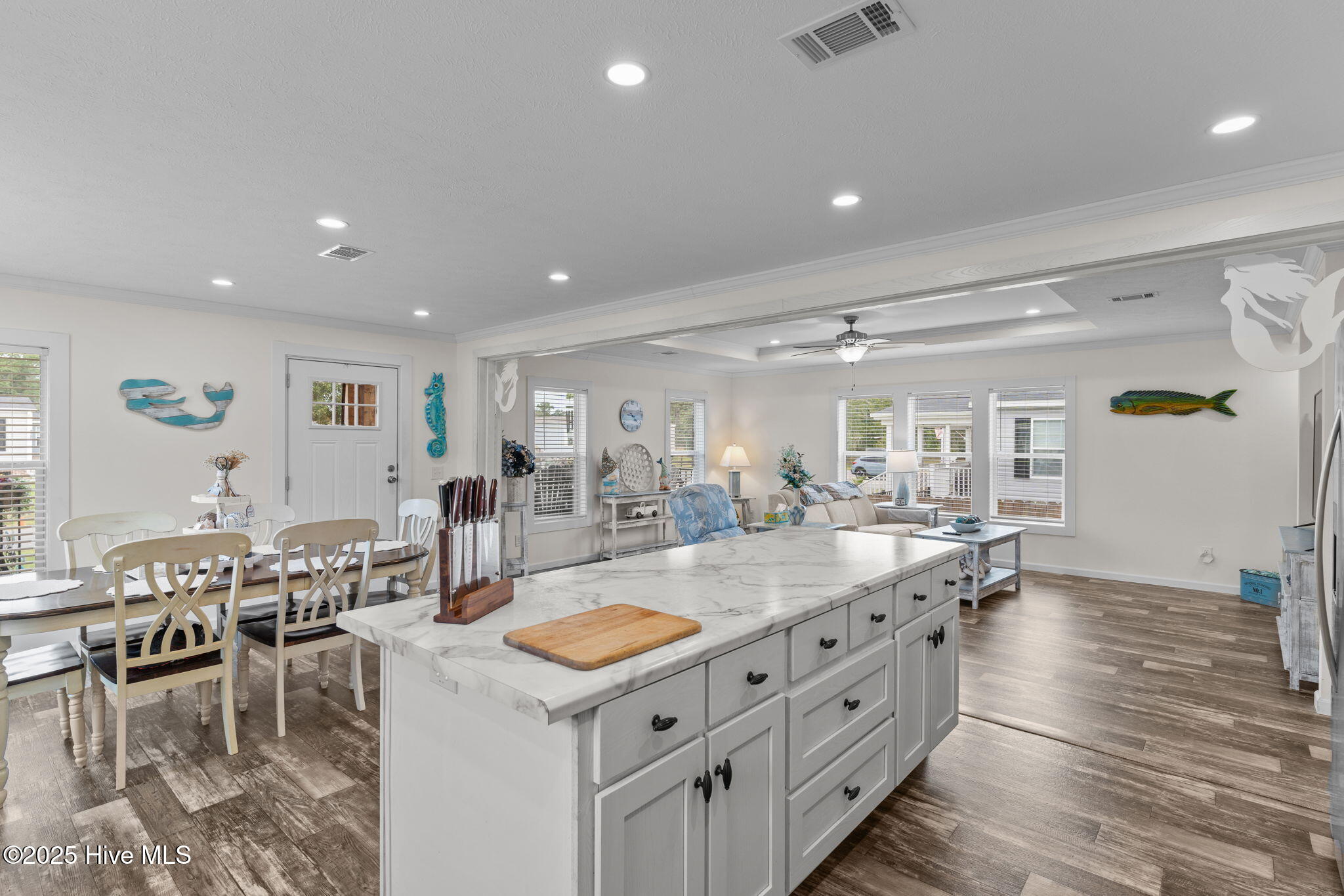 100530001 | Photo 10