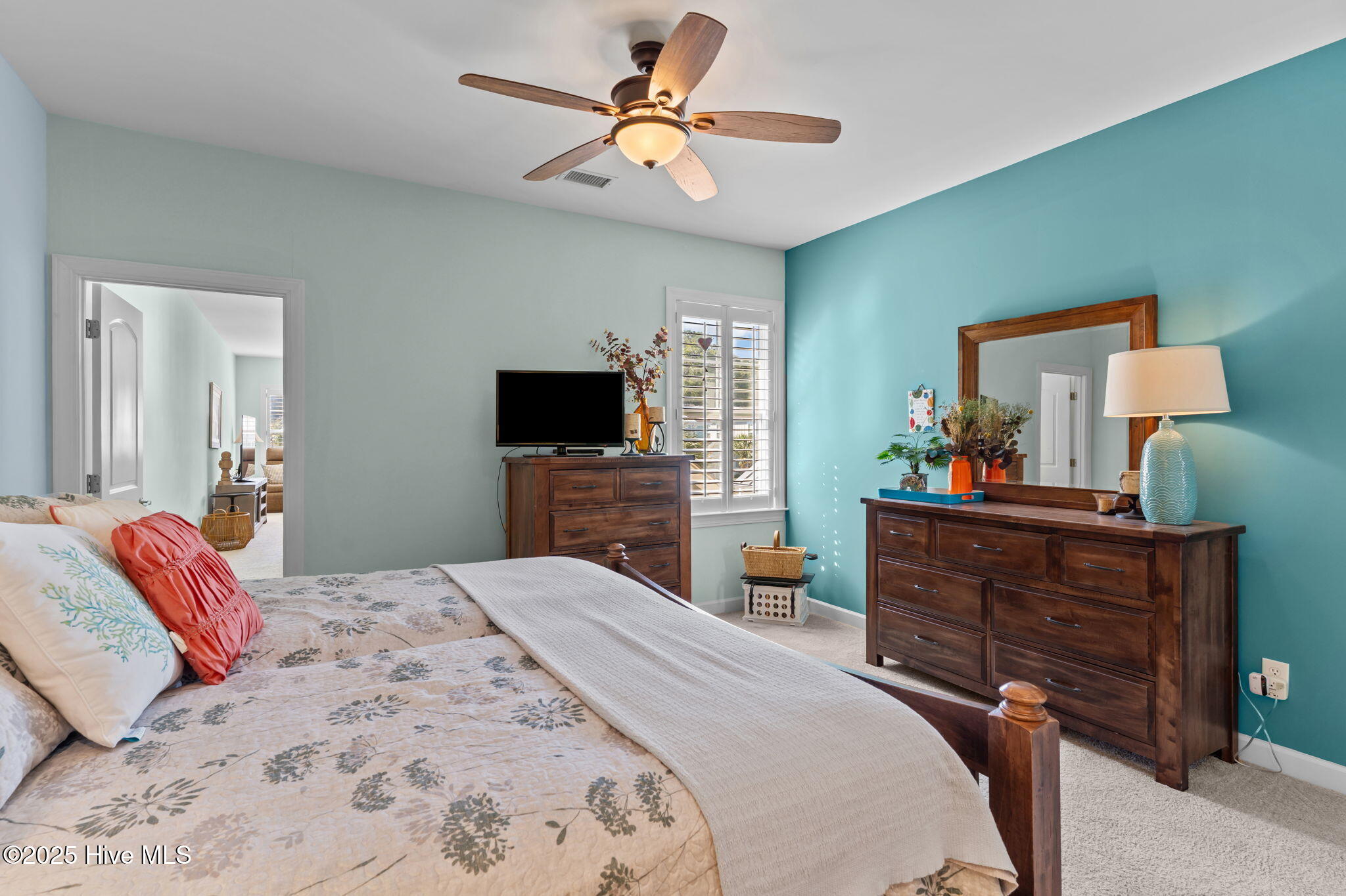 100540381 | Photo 30