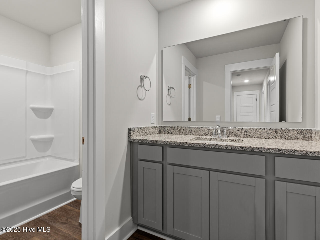 100549147 | Photo 39