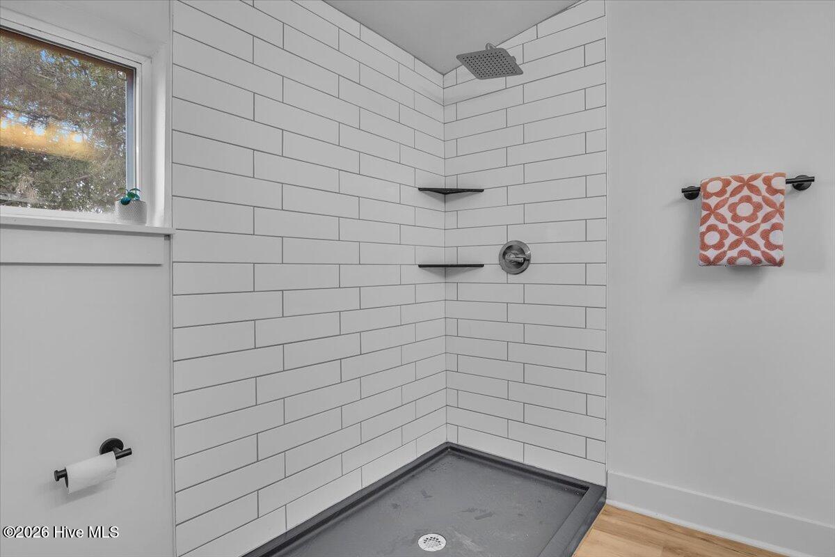 100570167 | Photo 18