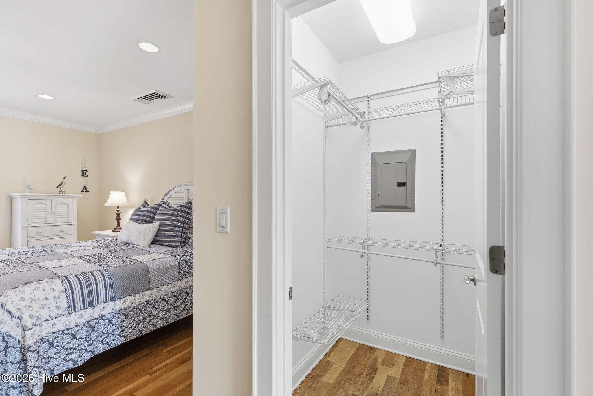 100553774 | Photo 48