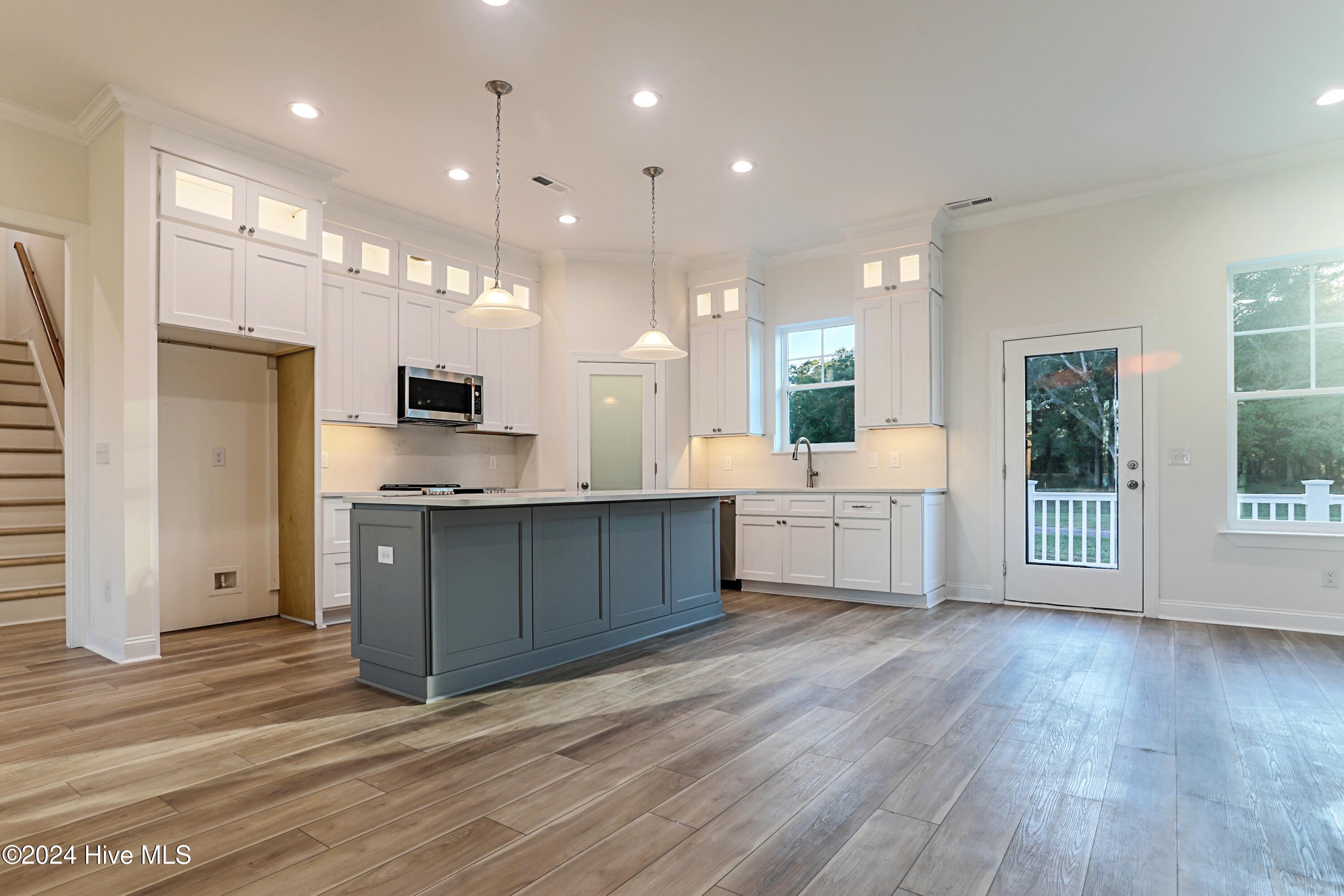 100477355 | Photo 23