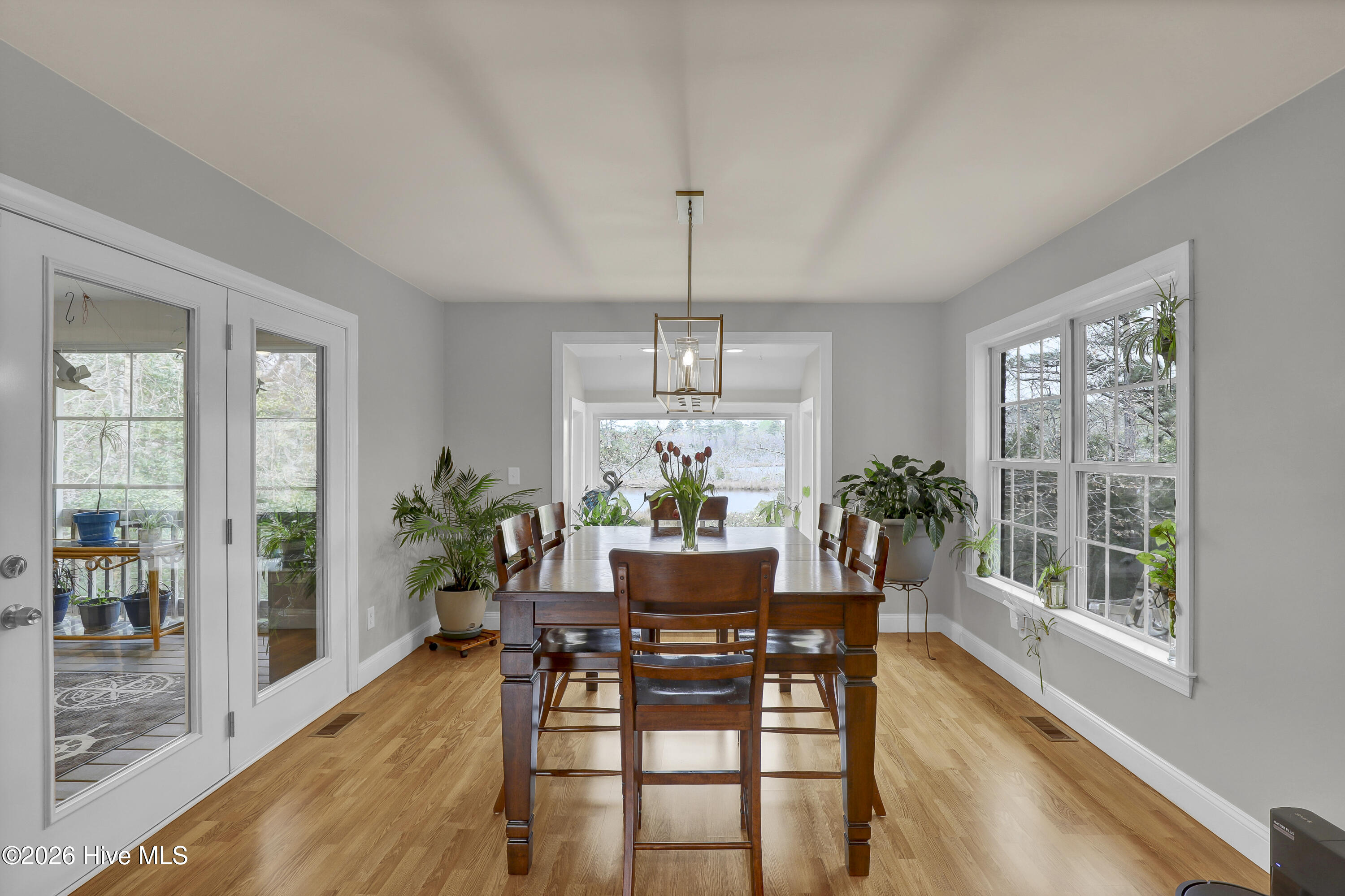 100563243 | Photo 14