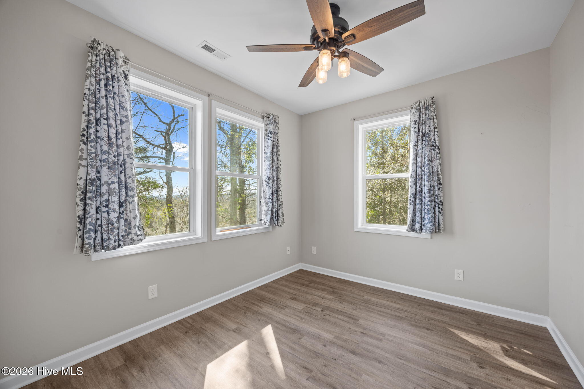 100562529 | Photo 38